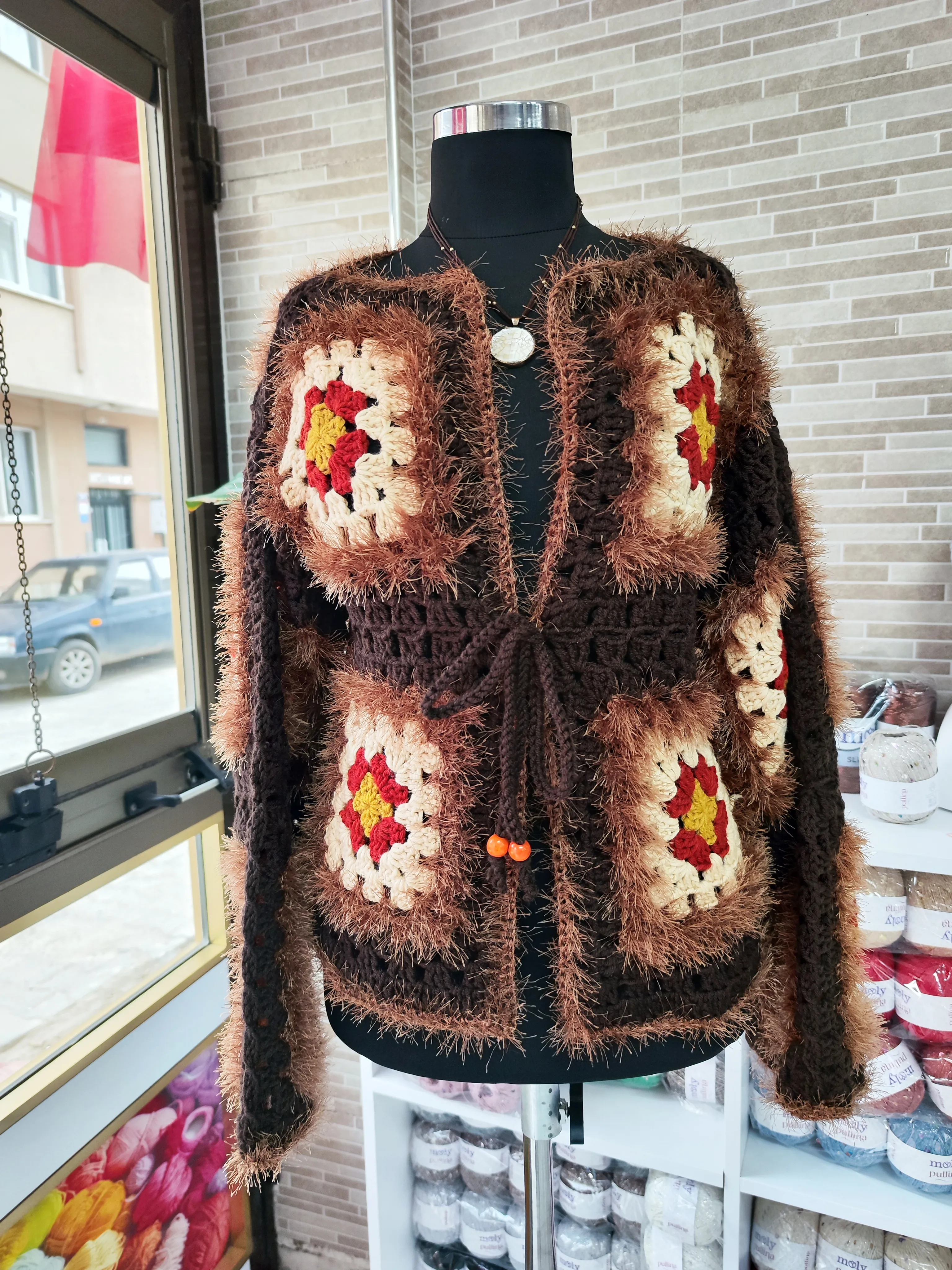 Granny Square Motifli Kışlık Bohem Hırka