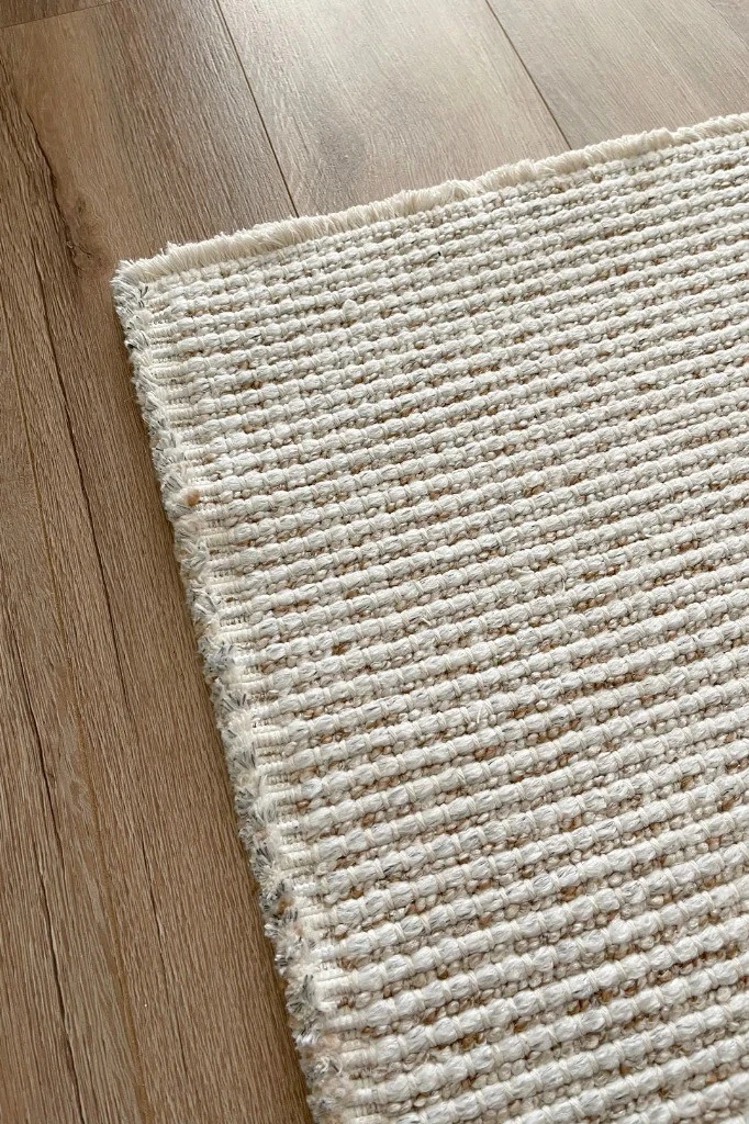 Sura Dört Tarafı Saçaklı Makine Halısı