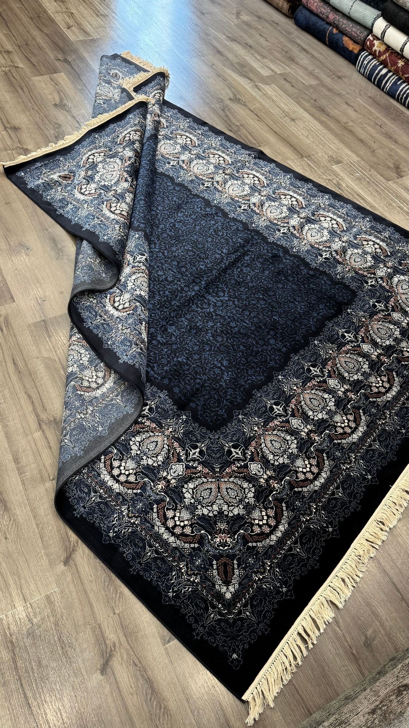 Makine Dokuması Modal İpek 120 Tarak Lacivert Salon Halısı 200x300 - 6m2 Halı
