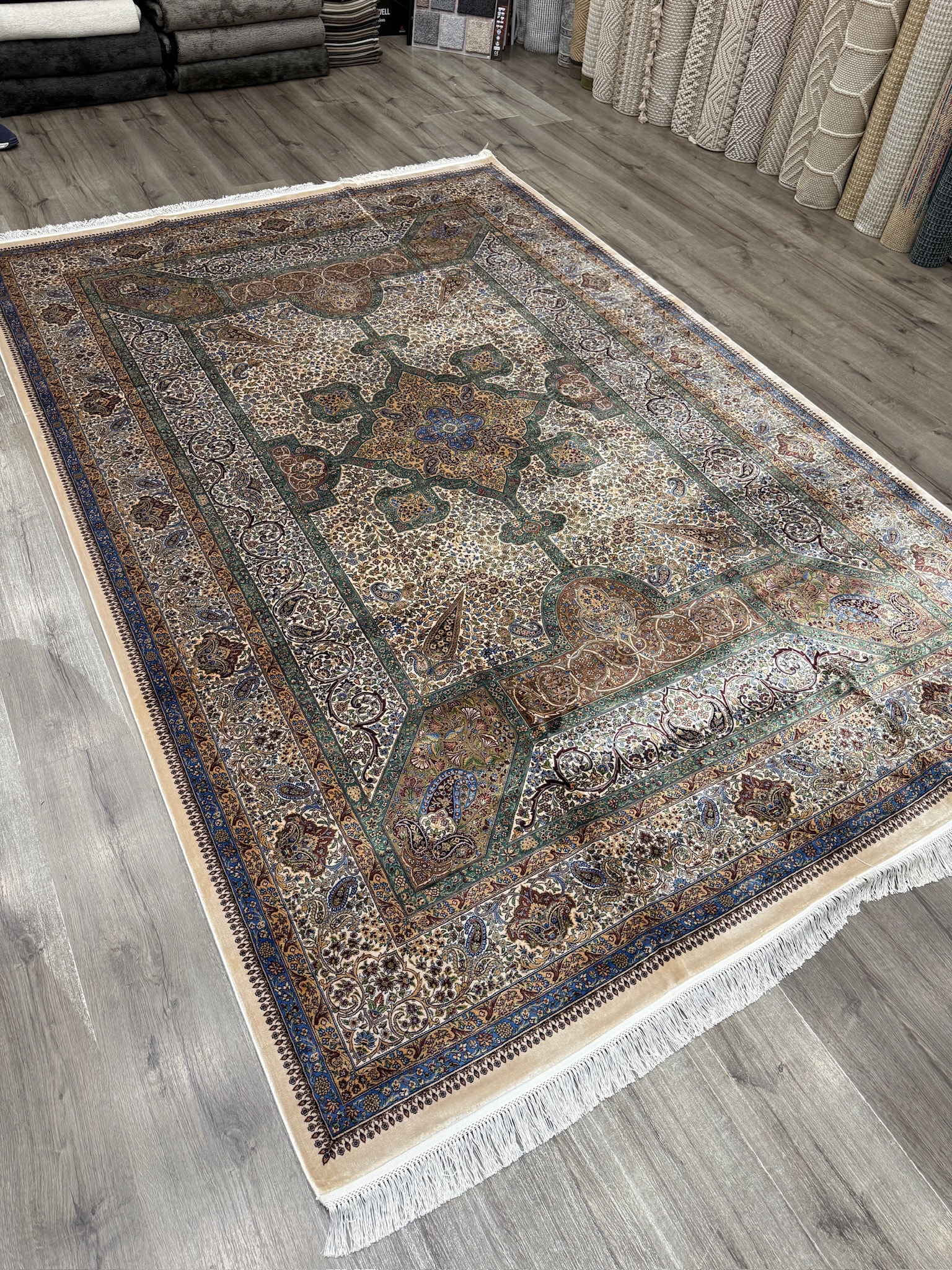 Saray-ı İrem Viskon İpek Halı 120 Tarak Sıklığında 200x300 6m2 Salon Halısı 