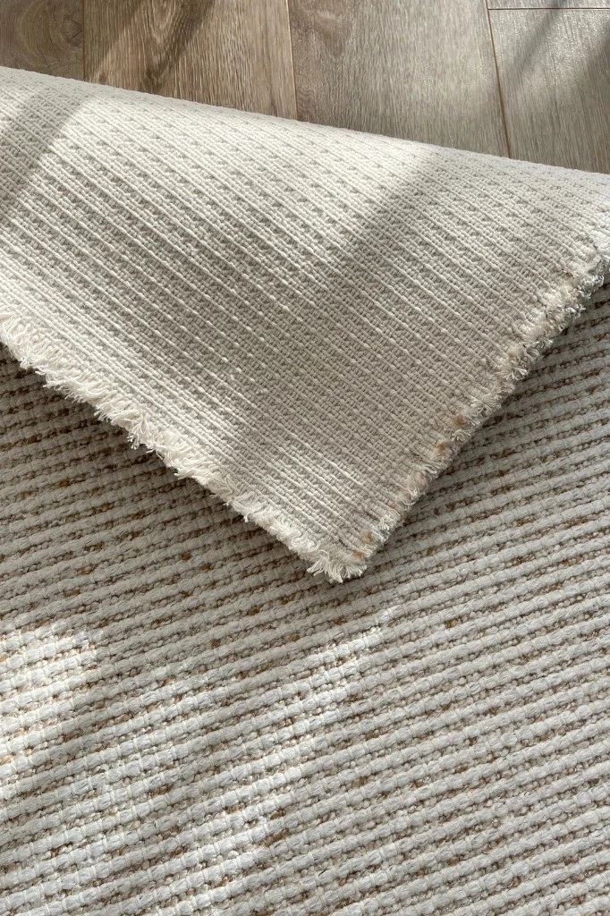 Sura Dört Tarafı Saçaklı Makine Halısı