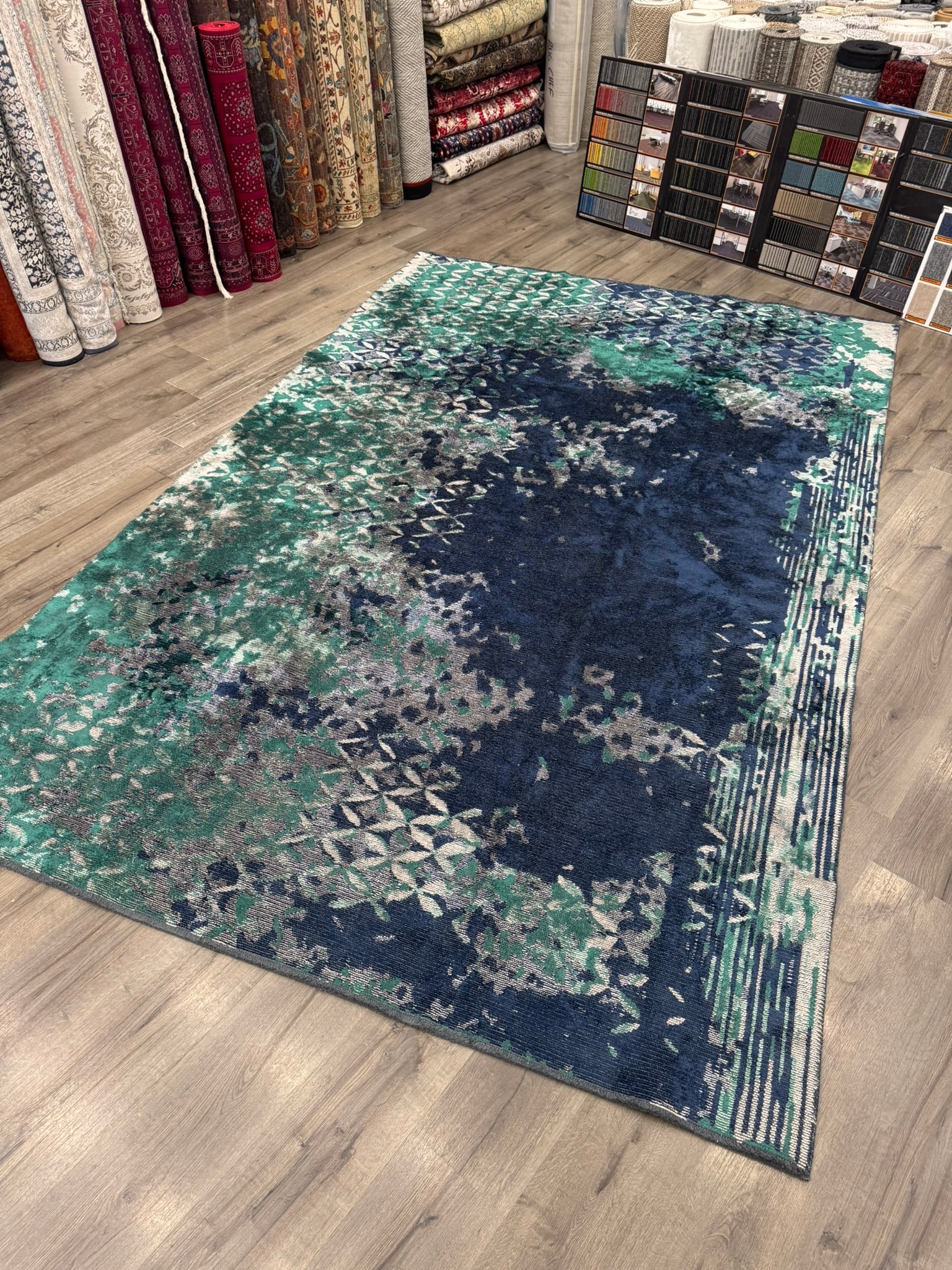 BLOOM KOYU LACİVERT - KOYU YEŞİL - AÇIK KREM HALI 200X300 ÖZEL TEZGAH SALON HALISI