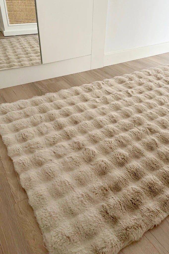 Molekül Kabartmalı Peluş Post - Vizon