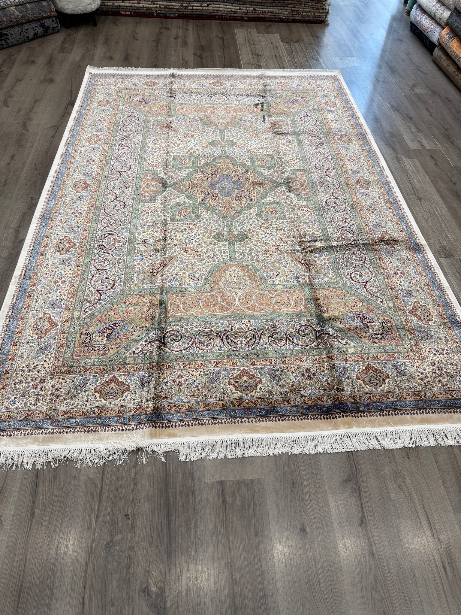 Saray-ı İrem Viskon İpek Halı 120 Tarak Sıklığında 200x300 6m2 Salon Halısı 