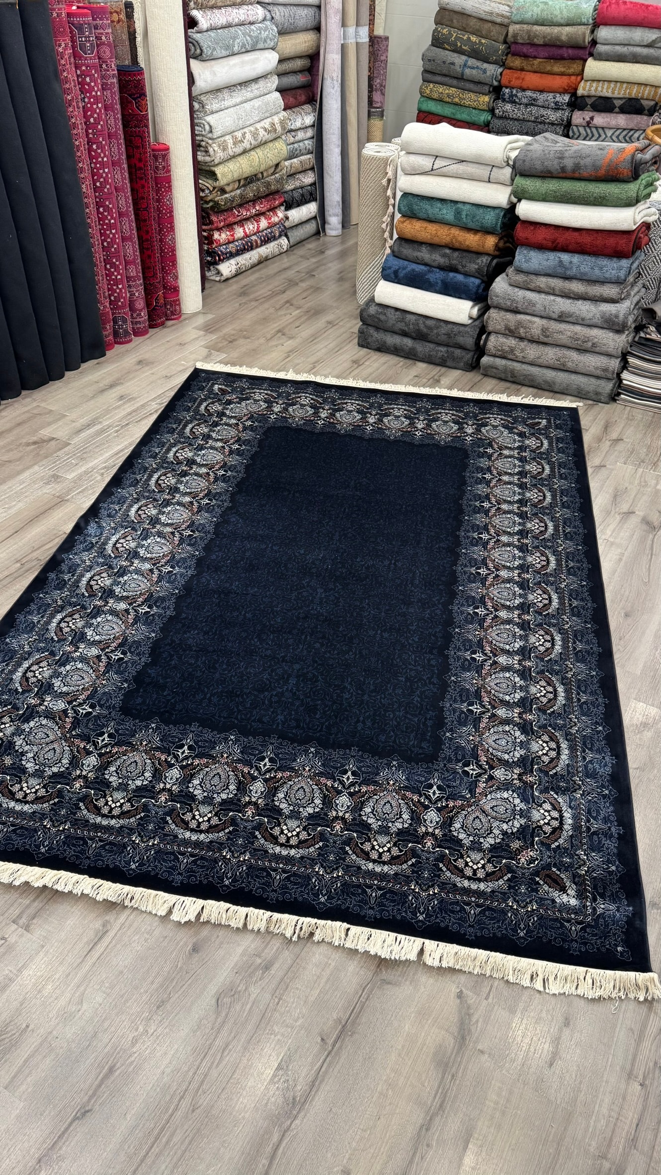 Makine Dokuması Modal İpek 120 Tarak Lacivert Salon Halısı 200x300 - 6m2 Halı