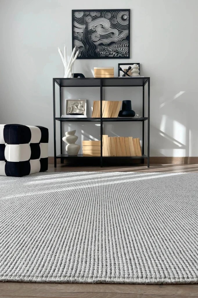 Sura Dört Tarafı Saçaklı Makine Halısı