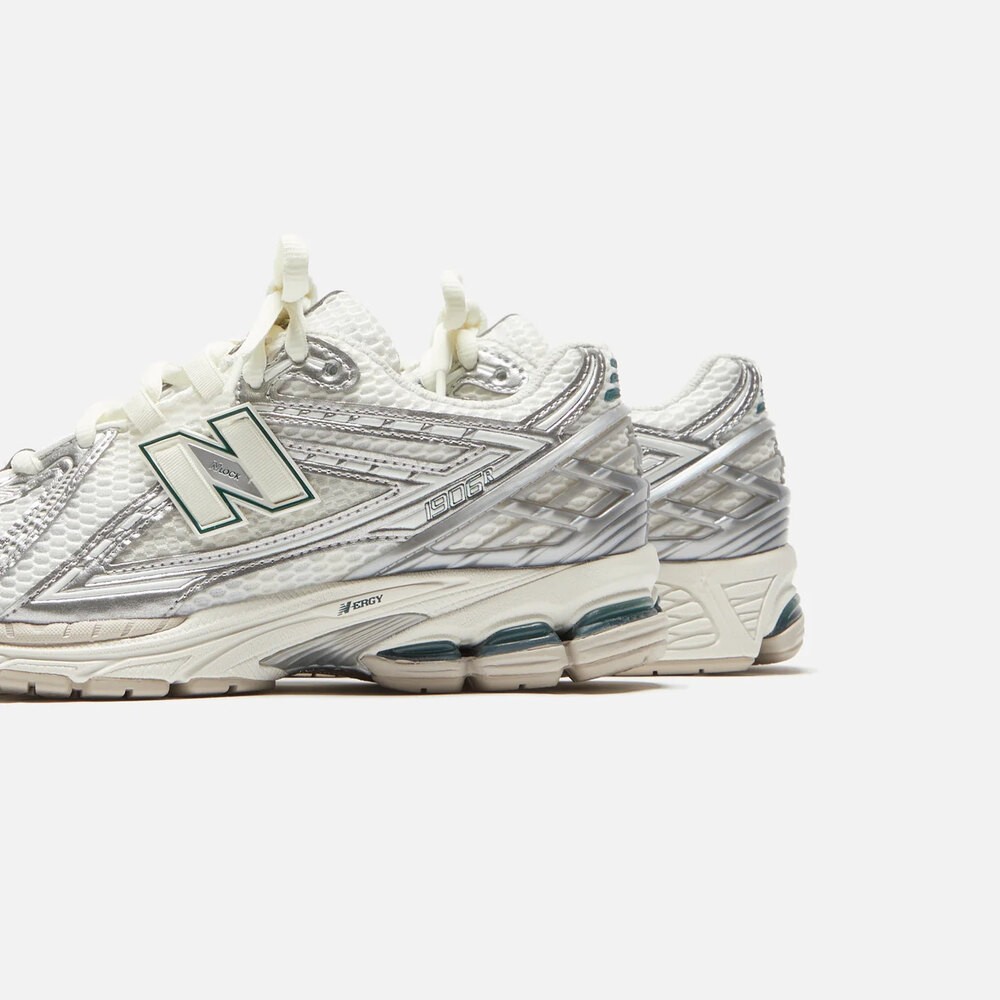 New Balance 1906R Silver Metallic Sea Salt