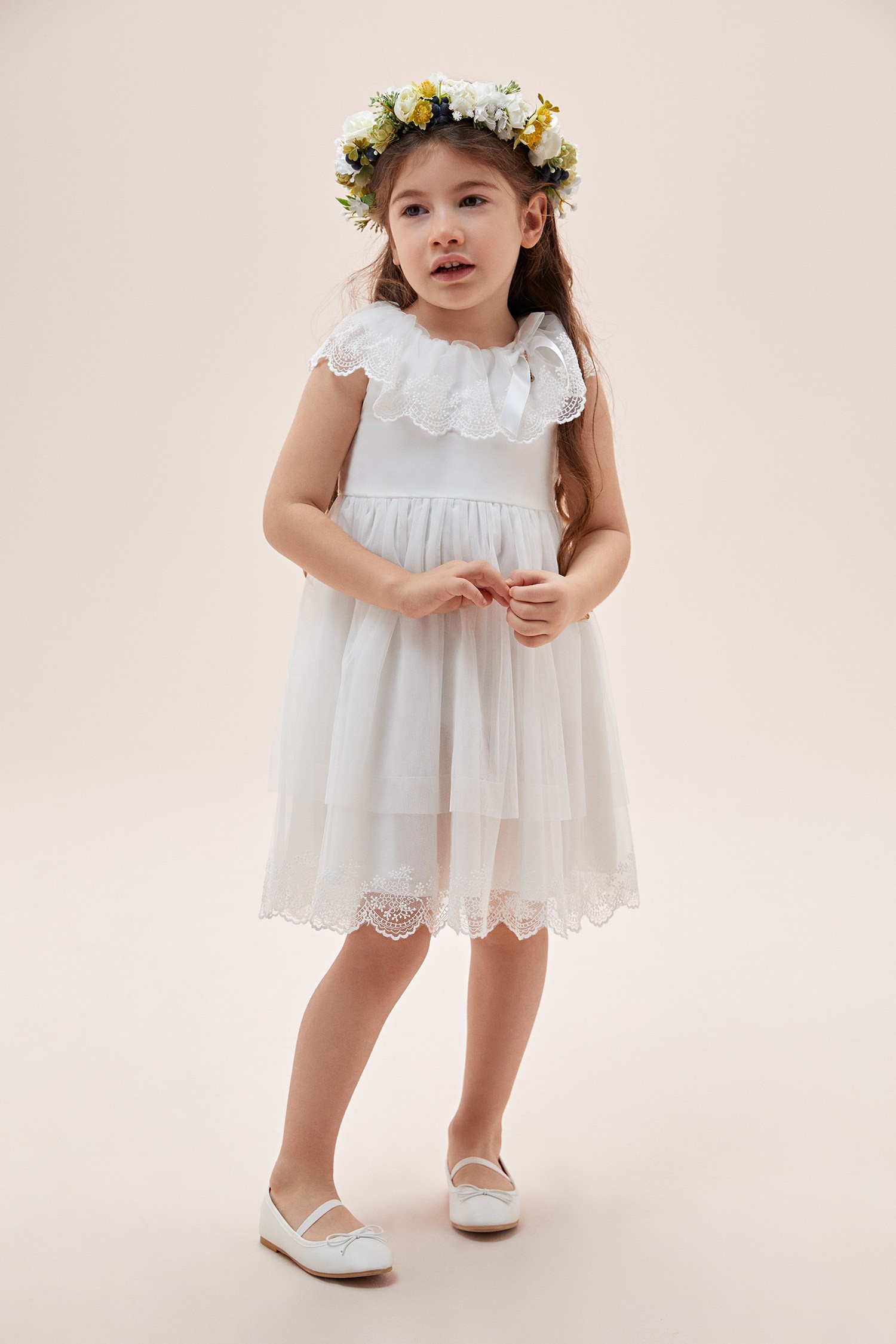 Beyaz Yakası Dantel İşlemeli Çocuk Elbisesi