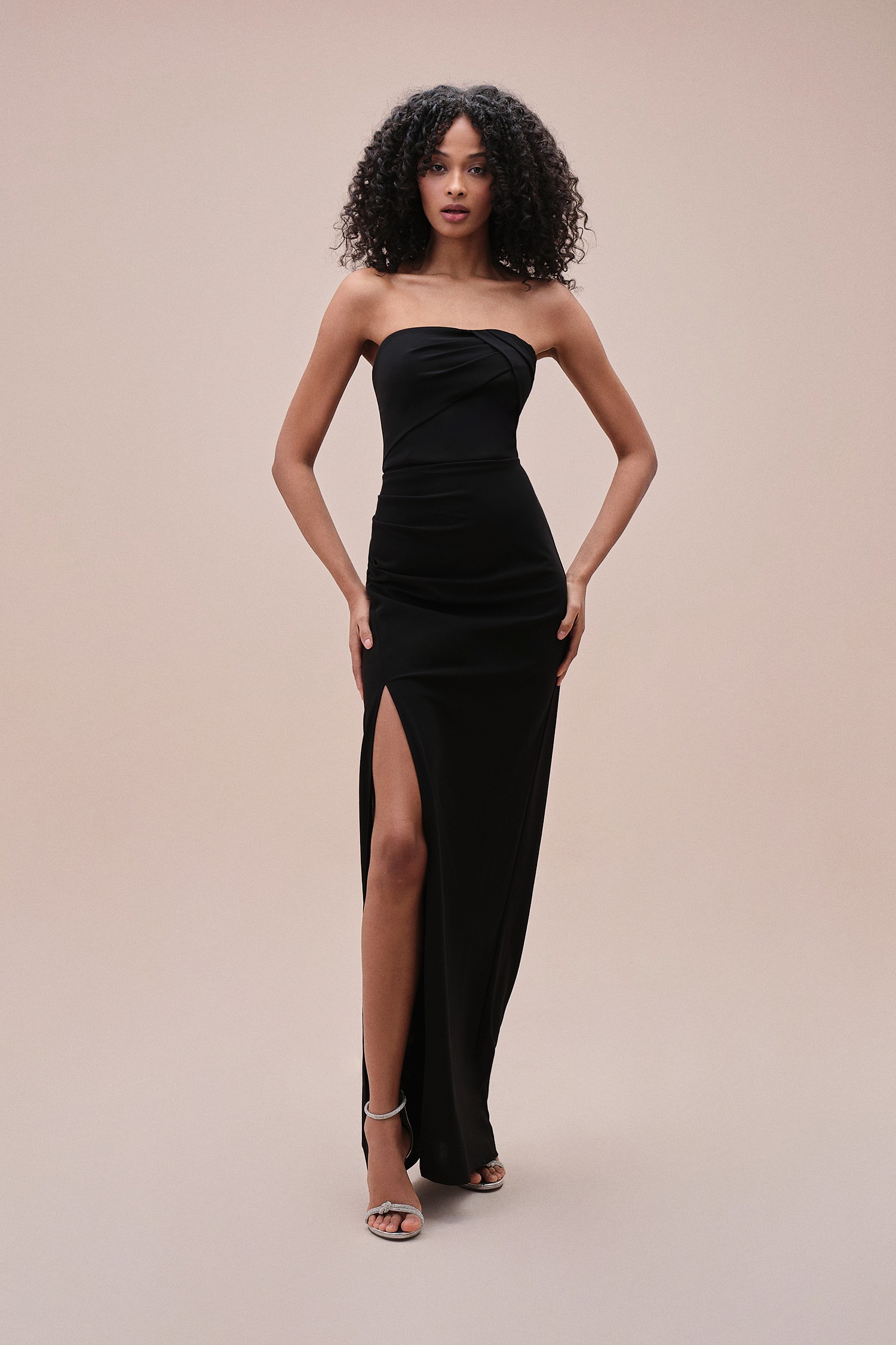 Uzun Siyah Renk Krep Kumaş Straplez Elbise