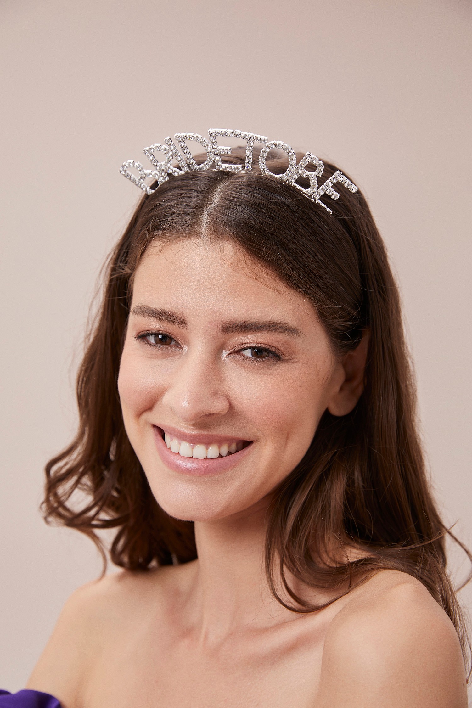 Gümüş Rengi Bride to Be Yazılı Bekarlığa Veda Tacı