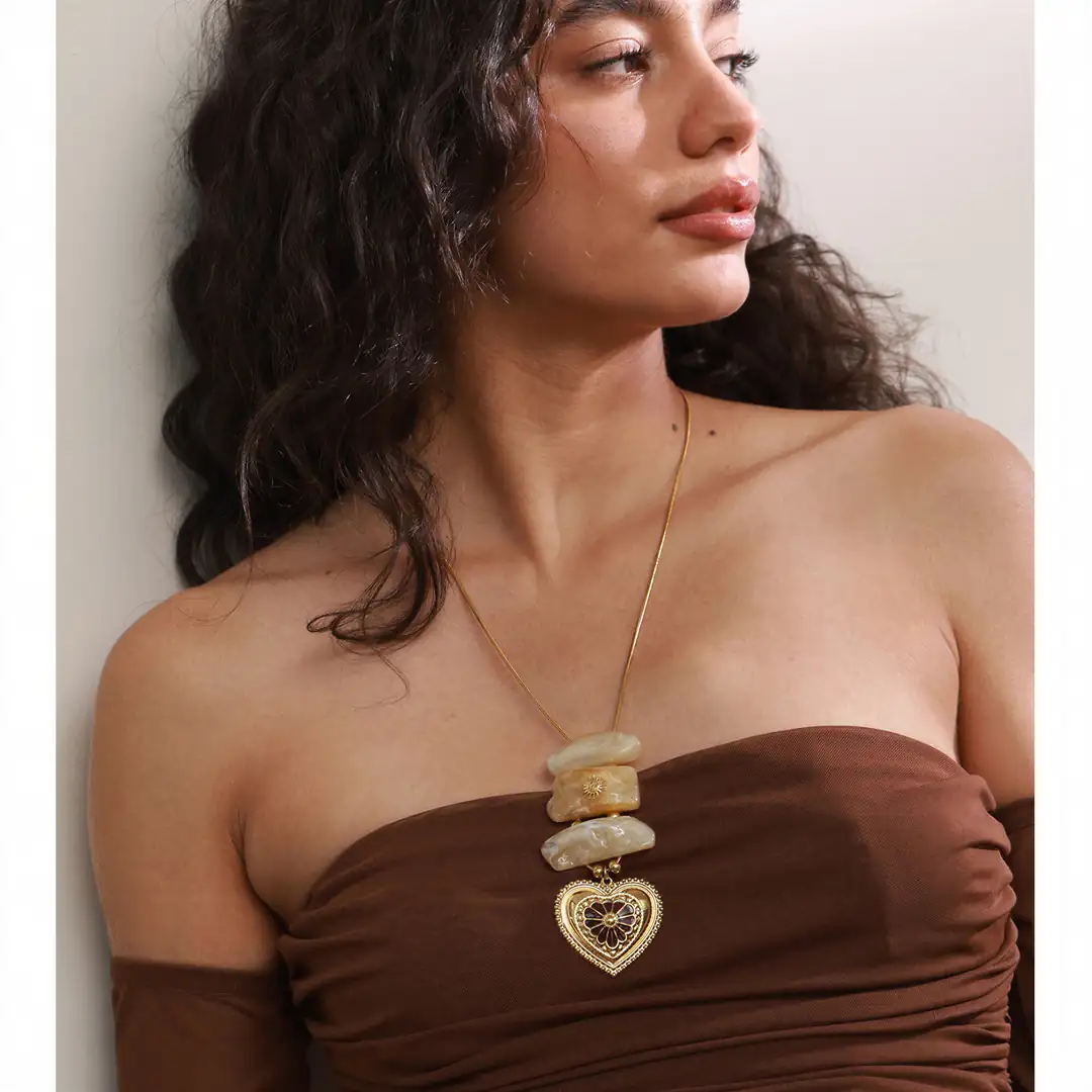Coramira Necklace | Reçine Kolye 2