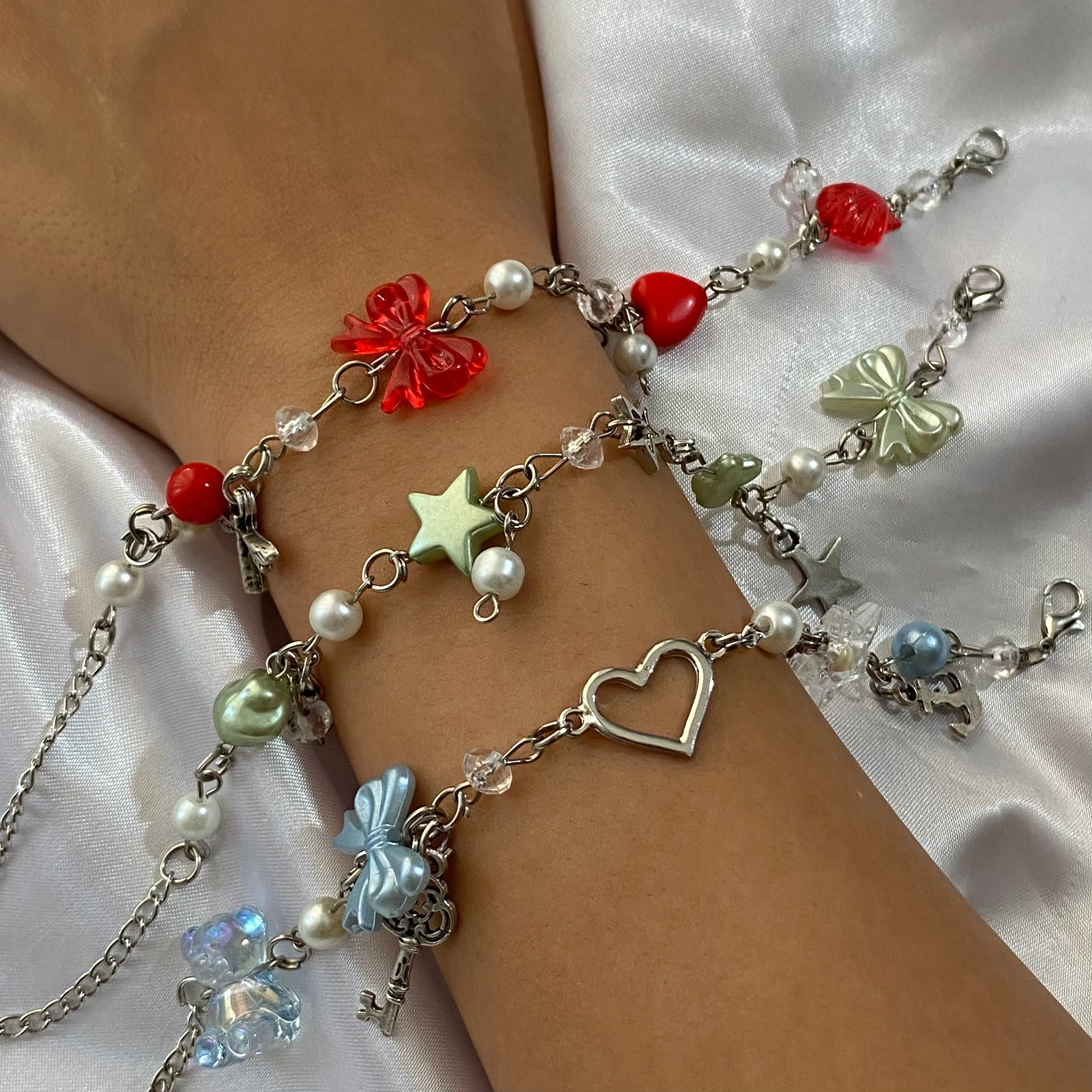 1 sürpriz charm bileklik 