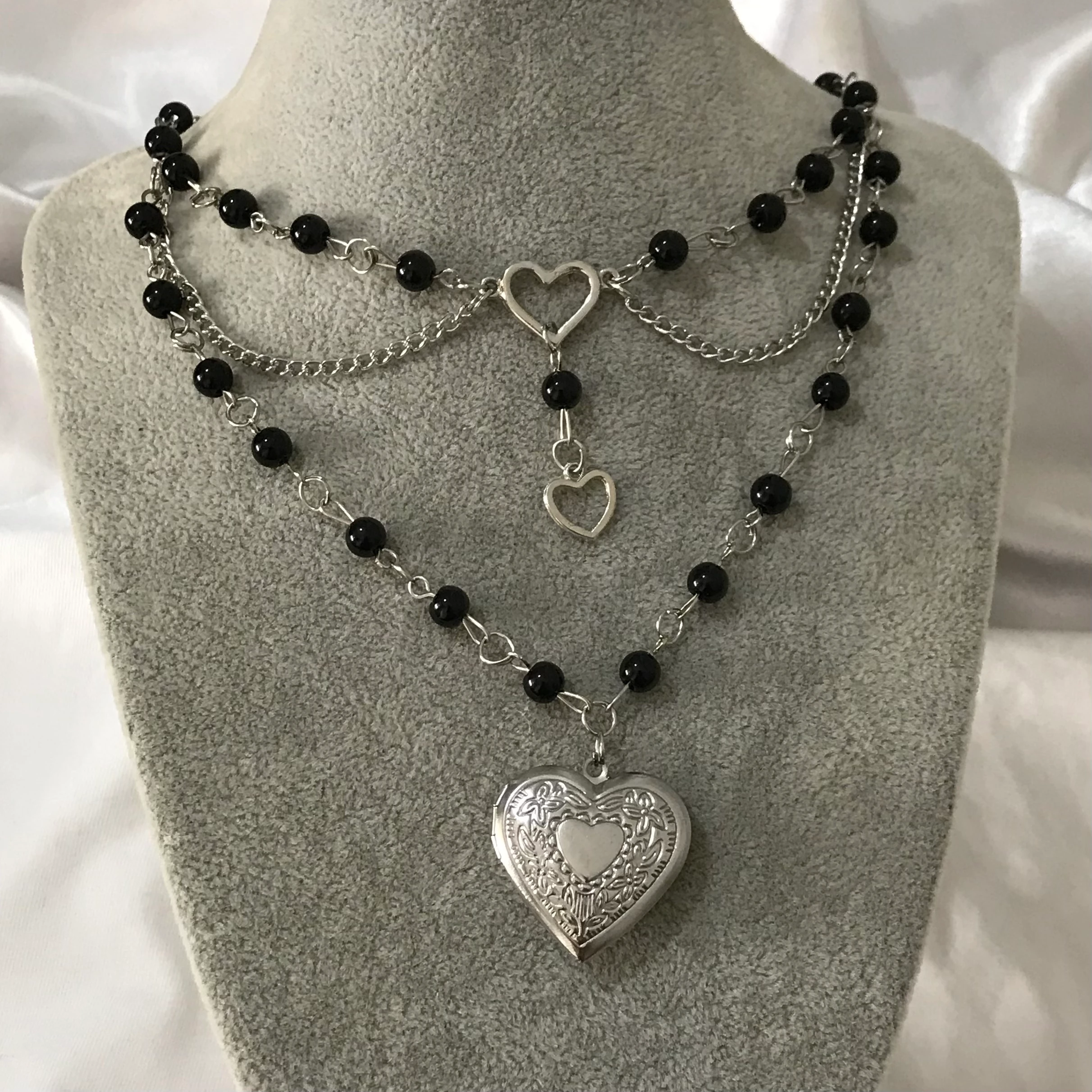 İnci kalp kapaklı kolye 