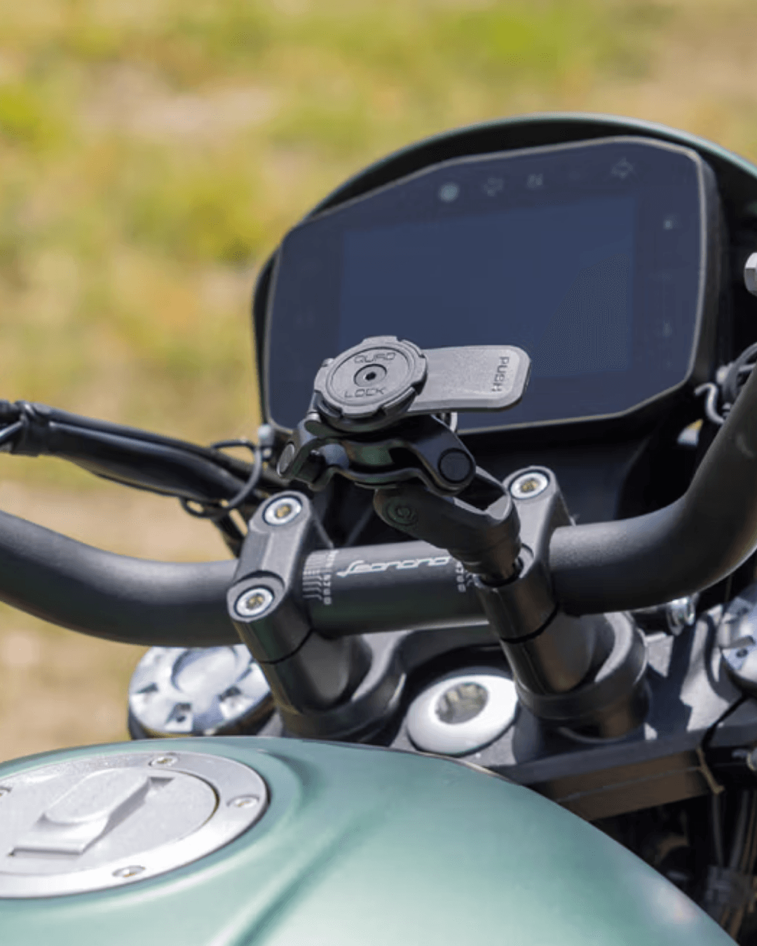 Quad Lock Gidon Kelepçe Bağlantılı (Handlebar Clamp Mount Pro) Titreşim Önleyicili Telefon Tutucu