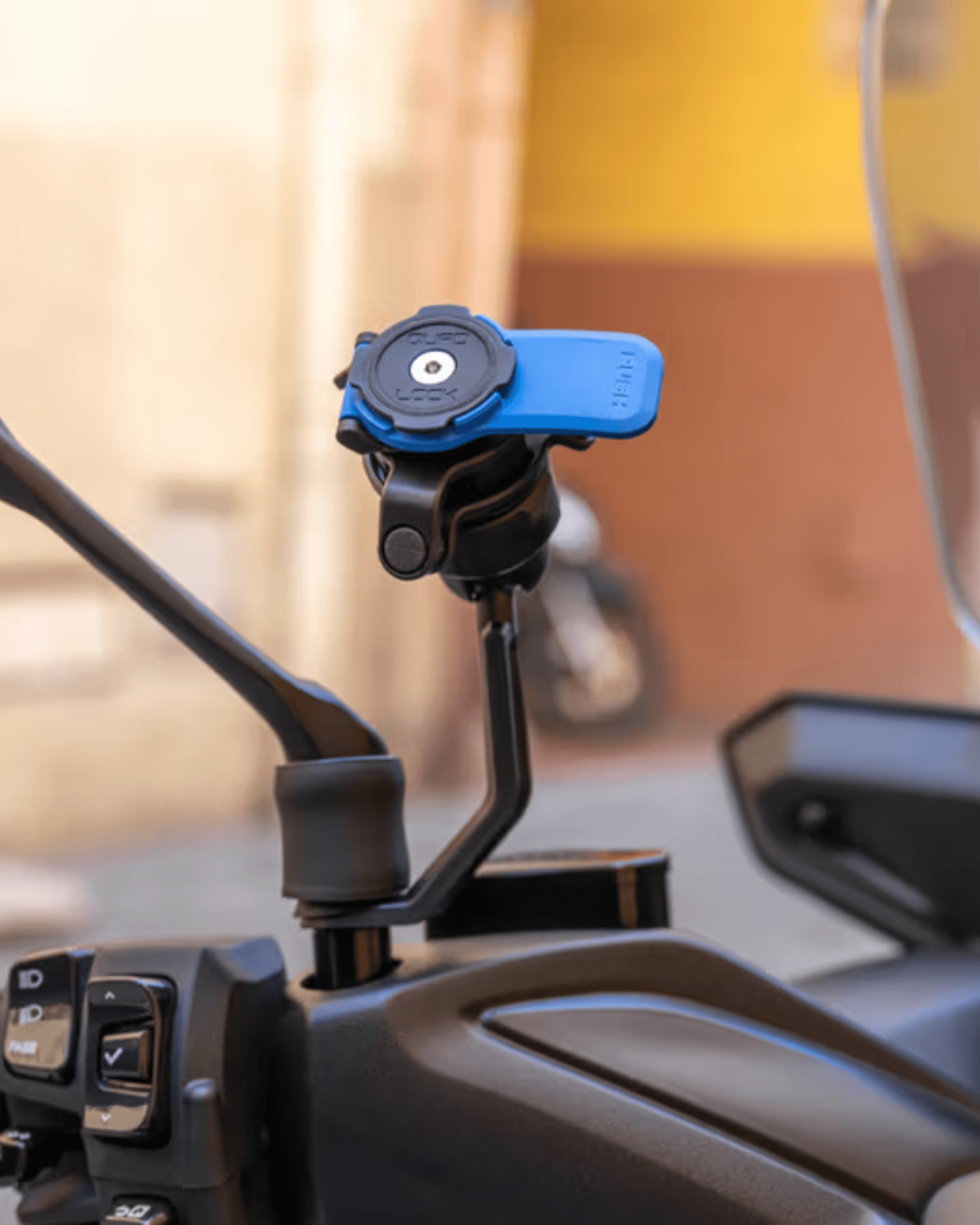 Quad Lock Ayna Dibi Bağlantılı Titreşim Önleyicili Telefon Tutucu (Mirror Stem Mount)