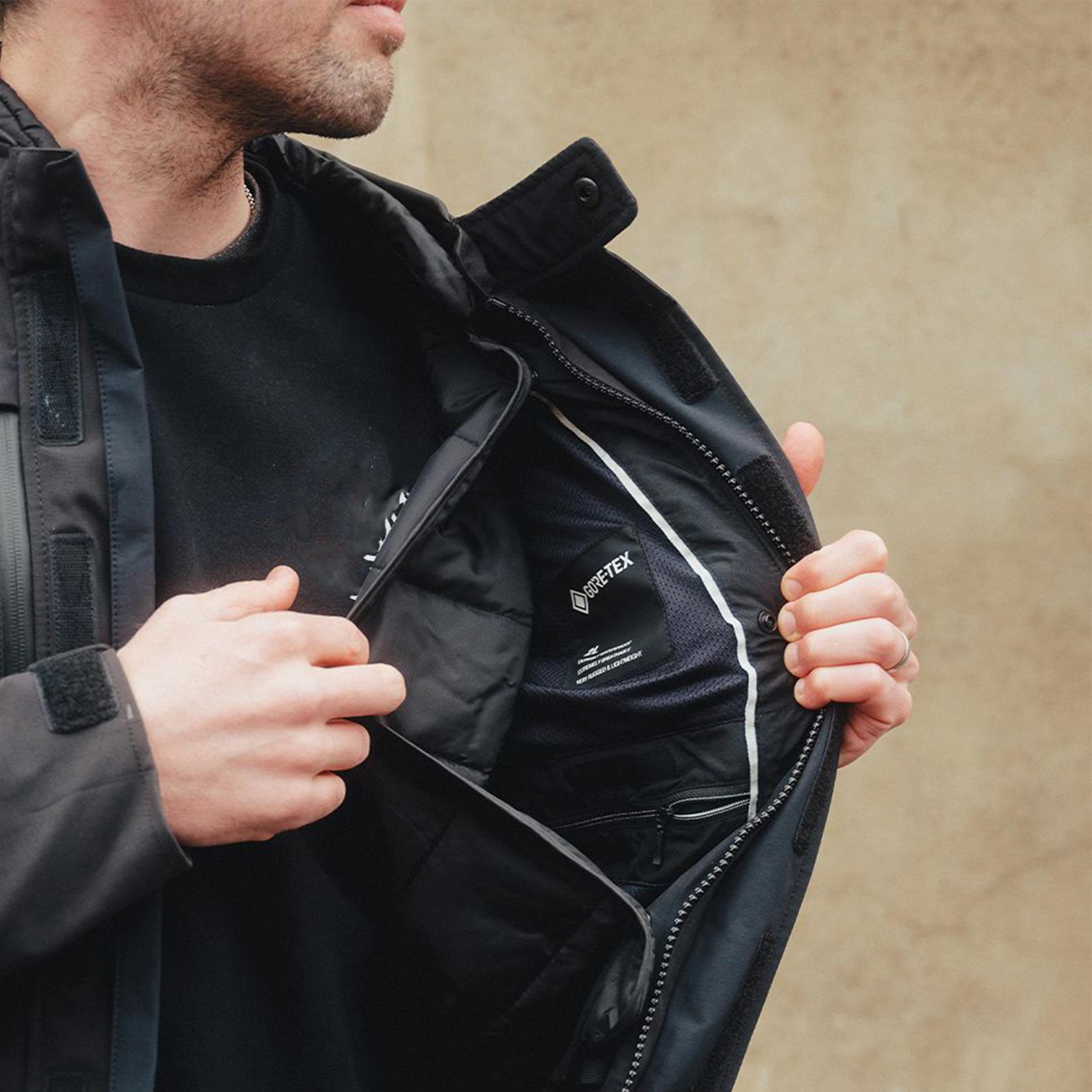 Revit Trench 2 Siyah Gore-Tex 4 Mevsim Motosiklet Montu