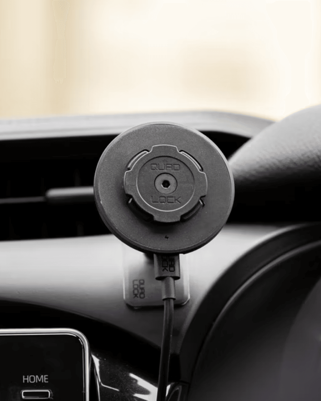 Quad Lock Araç İçi Konsol Üzeri Yapıştırmalı Telefon Tutucu (Adhesive Car Mount)