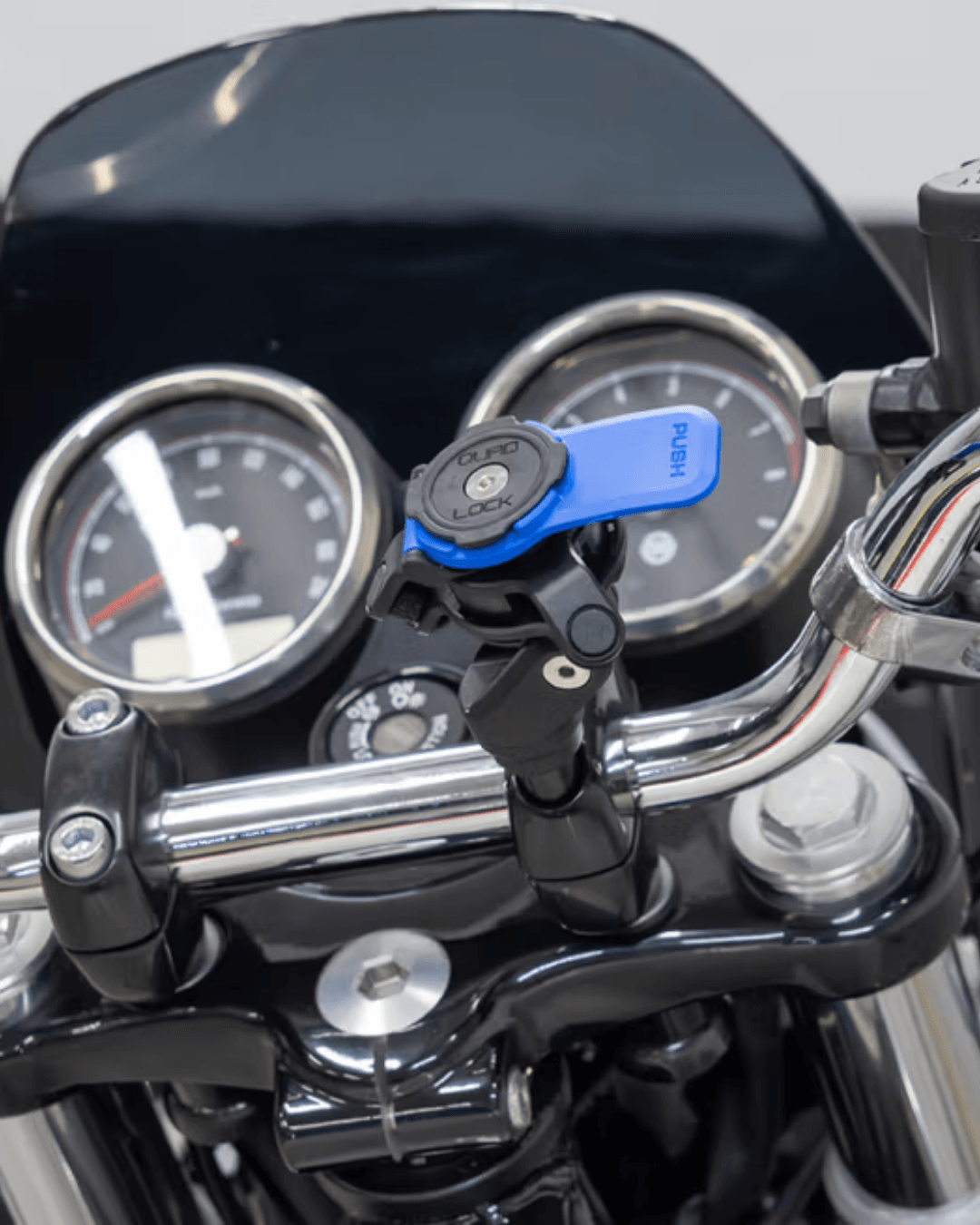 Quad Lock Gidon Kelepçe Bağlantılı (Handlebar Clamp Mount Pro) Titreşim Önleyicili Telefon Tutucu