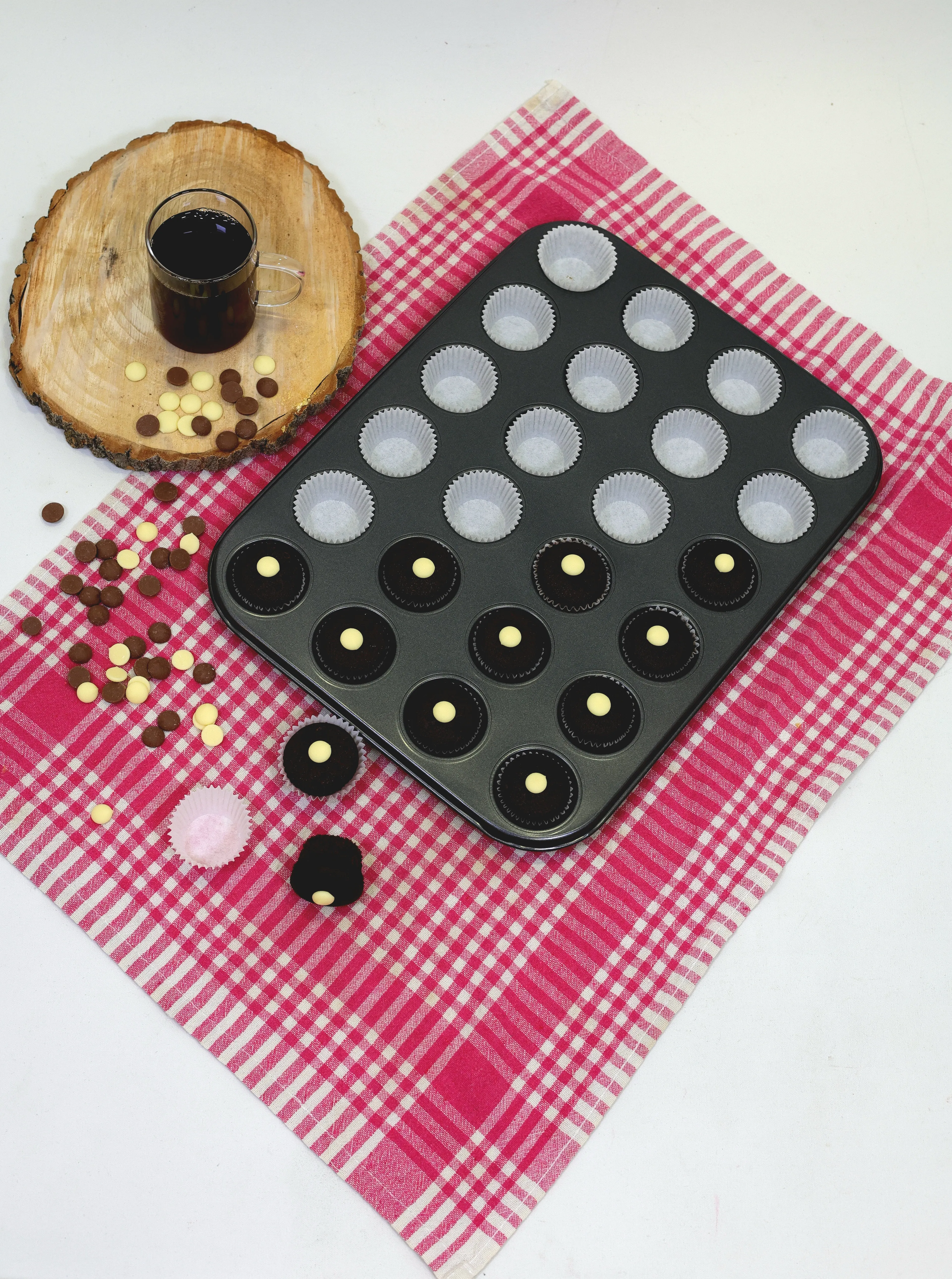 24 LÜ MUFFİN TEPSİSİ  KARGO DAHİL