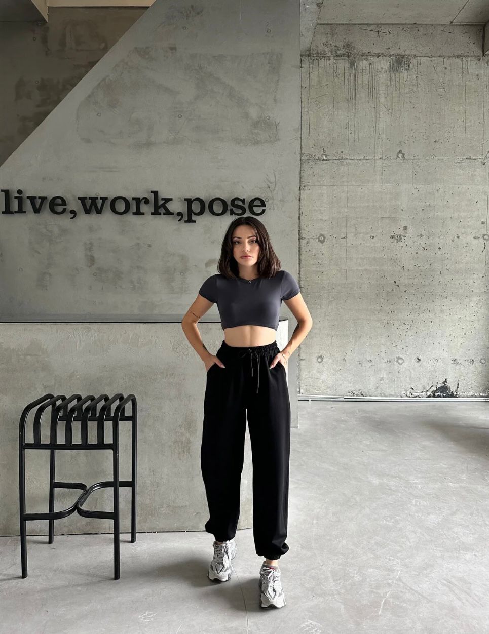 Kadın Şardonlu 2 İplik Eşofman Altı Siyah ( Cepli ,Paçası ve Beli Lastikli )