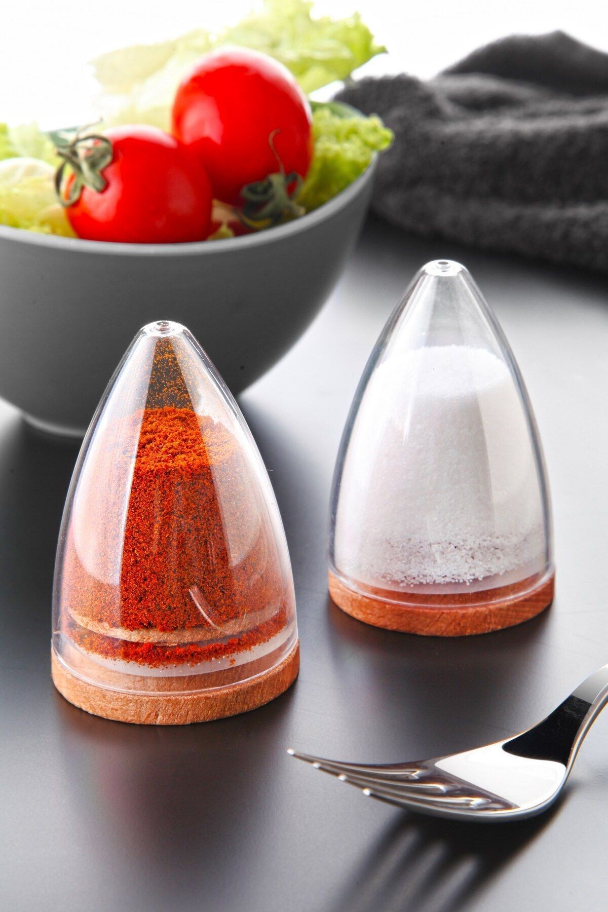 2 li Lux Ahşap Altlıklı Piramit Modelli Tuzluk Biberlik Seti - Silikon Kapaklı Damla Baharatlık 80 ml