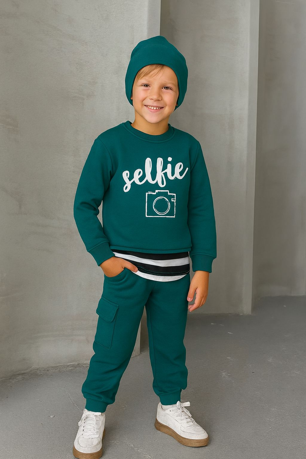 Selfie Baskılı 3’lü Çocuk Takım (Sweatshirt + Eşofman + Bere) – Petrol Yeşili - 31453