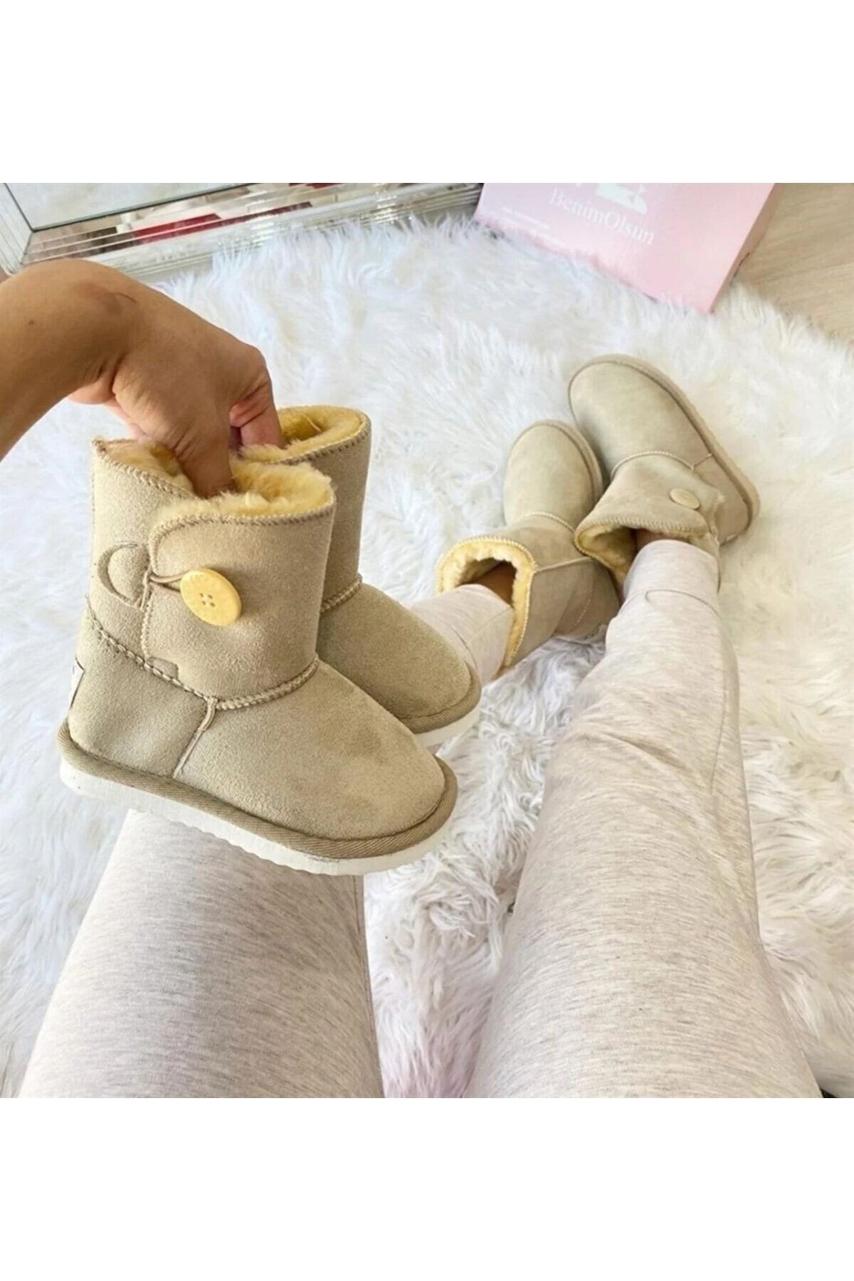 Ugg Bot