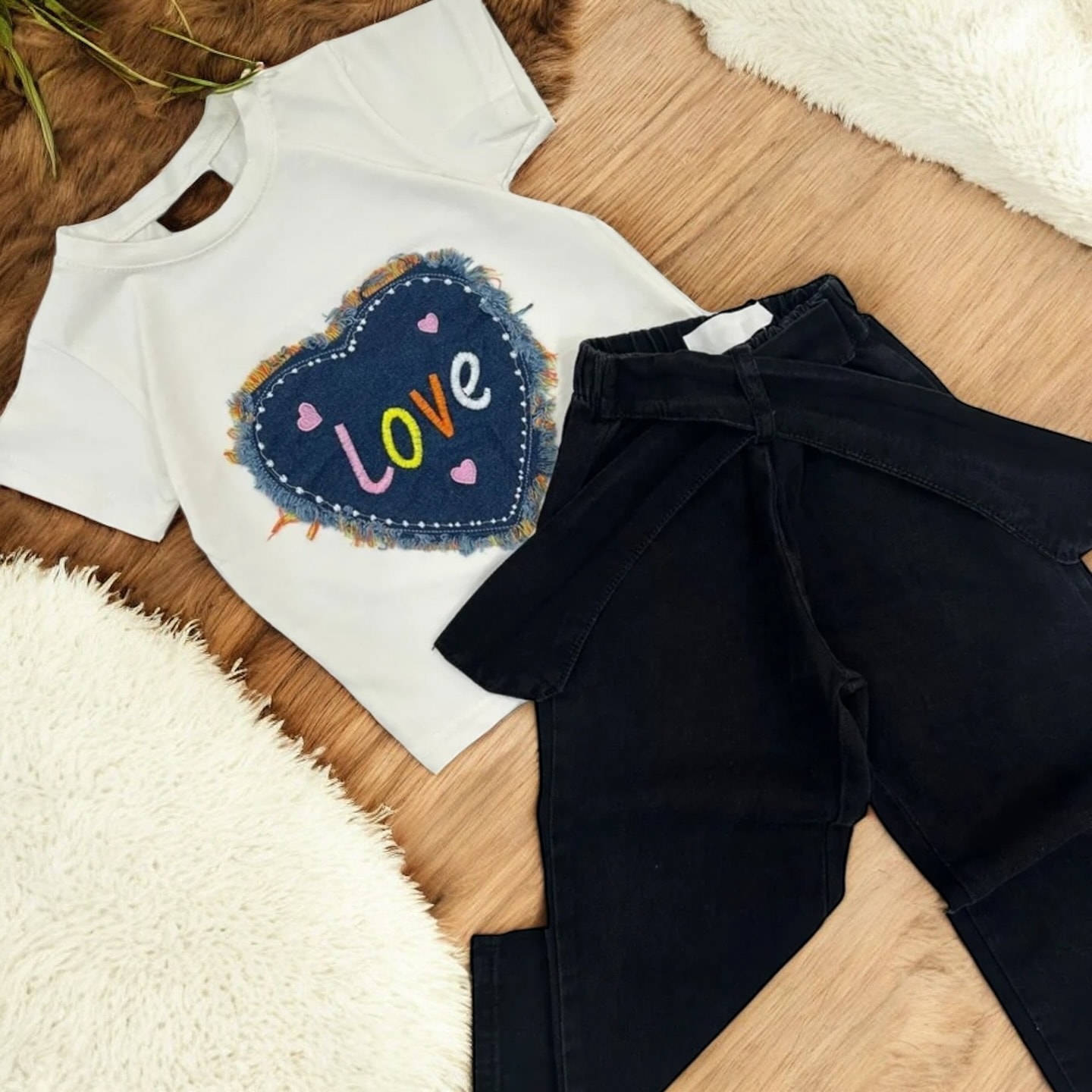 Kız Çocuk Love Baskılı Tişört ve Siyah Pantolon Takım (3-10 Yaş) - 31438