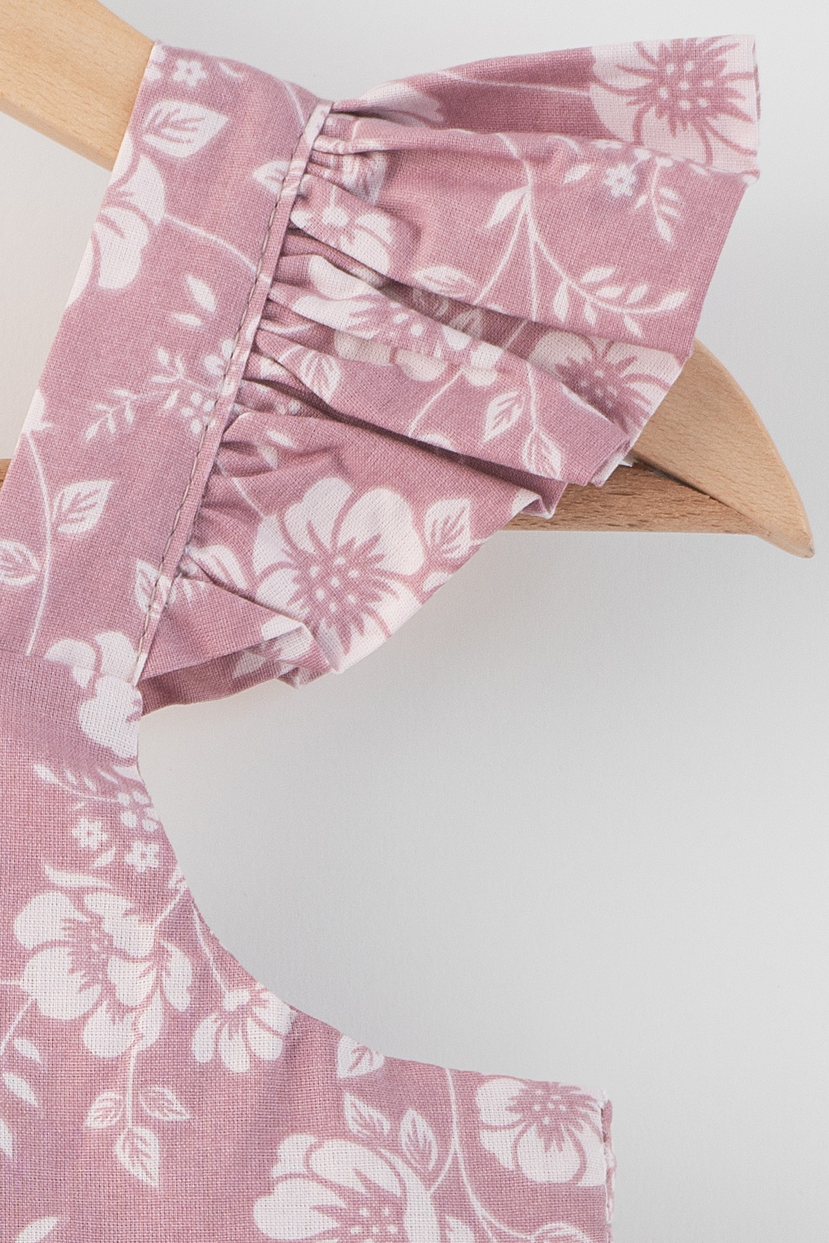 Naomi Çiçek Desenli Omuzları Fırfırlı Sırtı Fiyonk Bağlamalı Pamuklu Elbise - Funda Pembesi