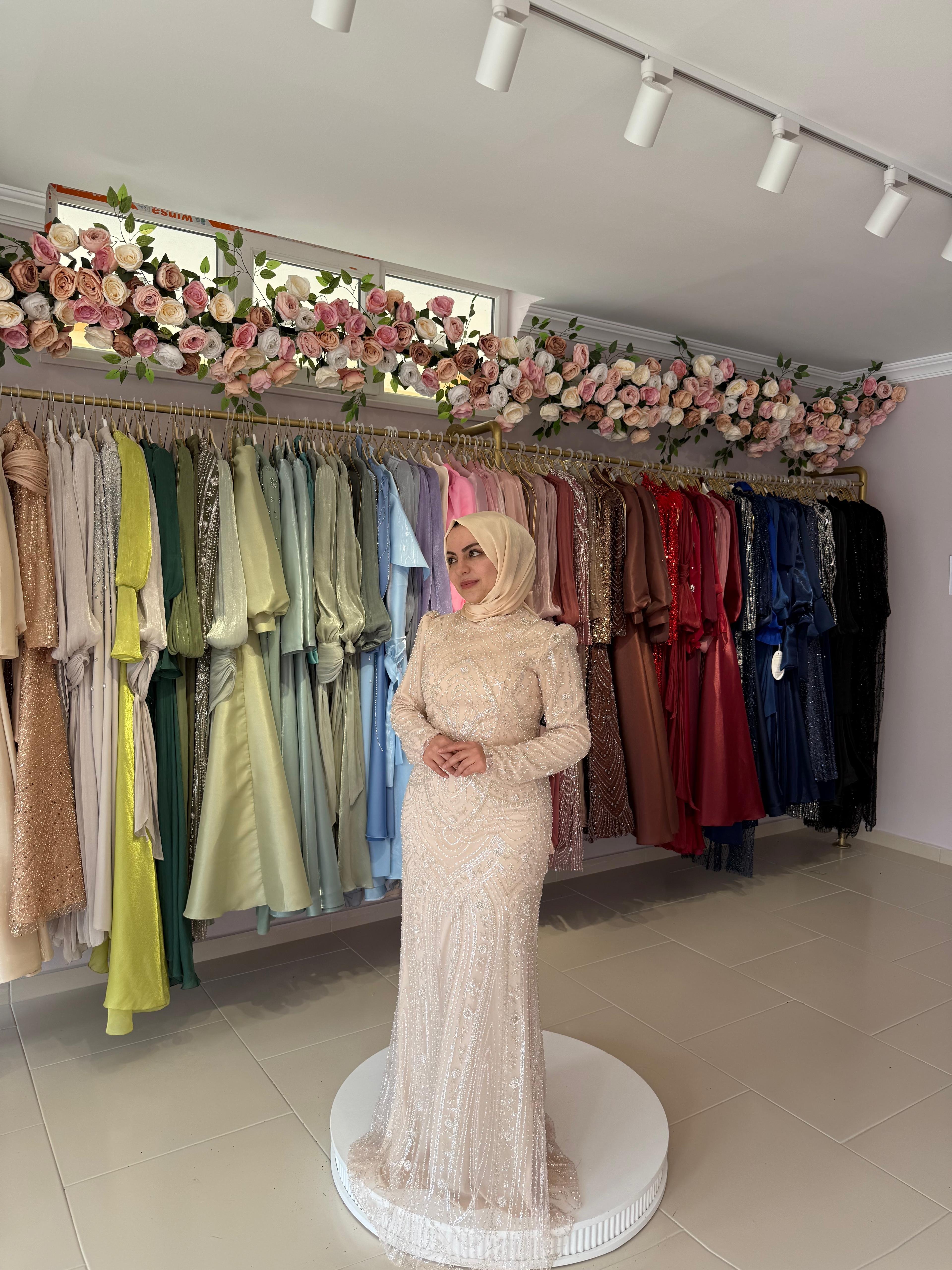 İşlemeli Balık Model Abiye - bej