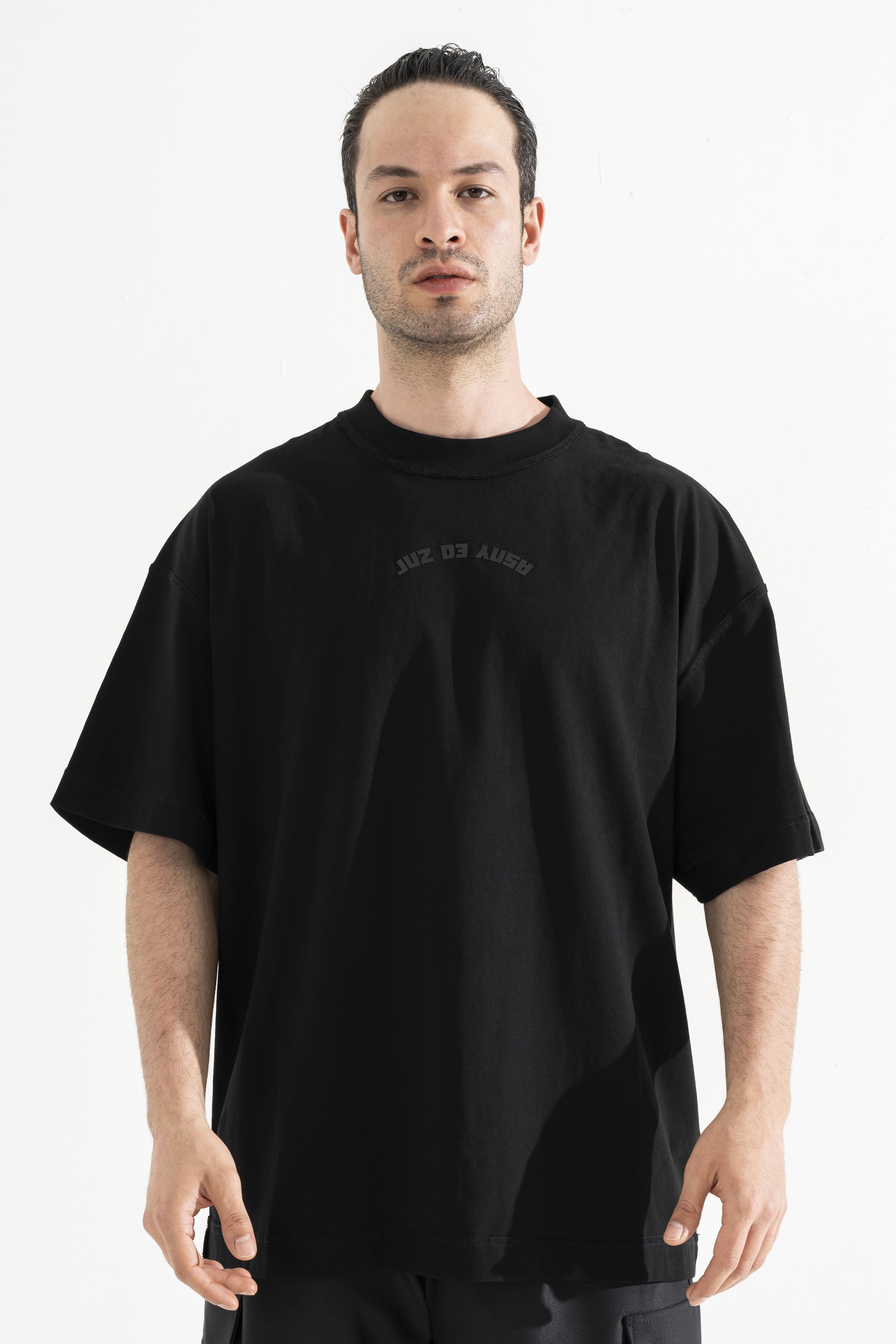 Ters Dikişli Siyah T-Shirt