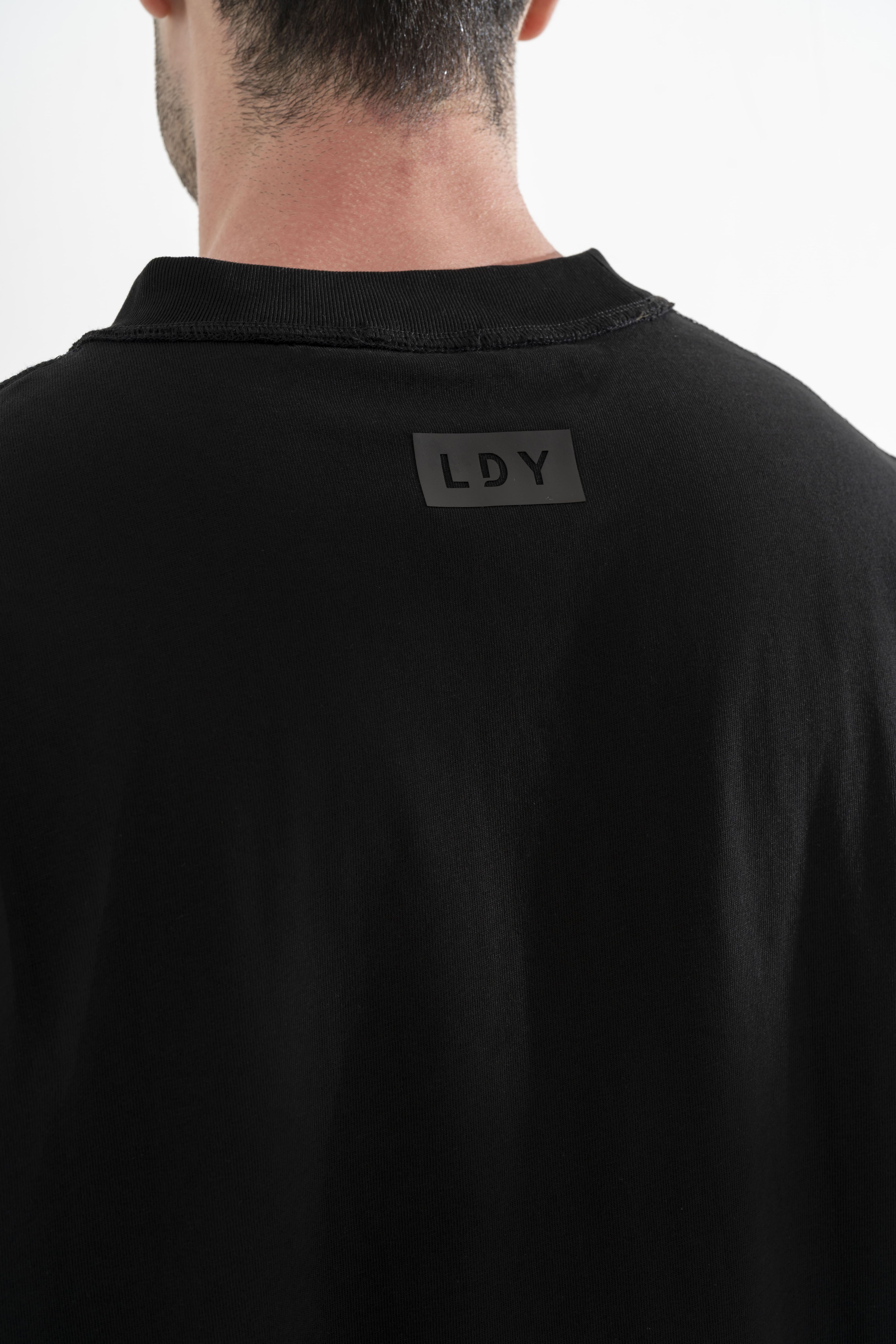 Ters Dikişli Siyah T-Shirt
