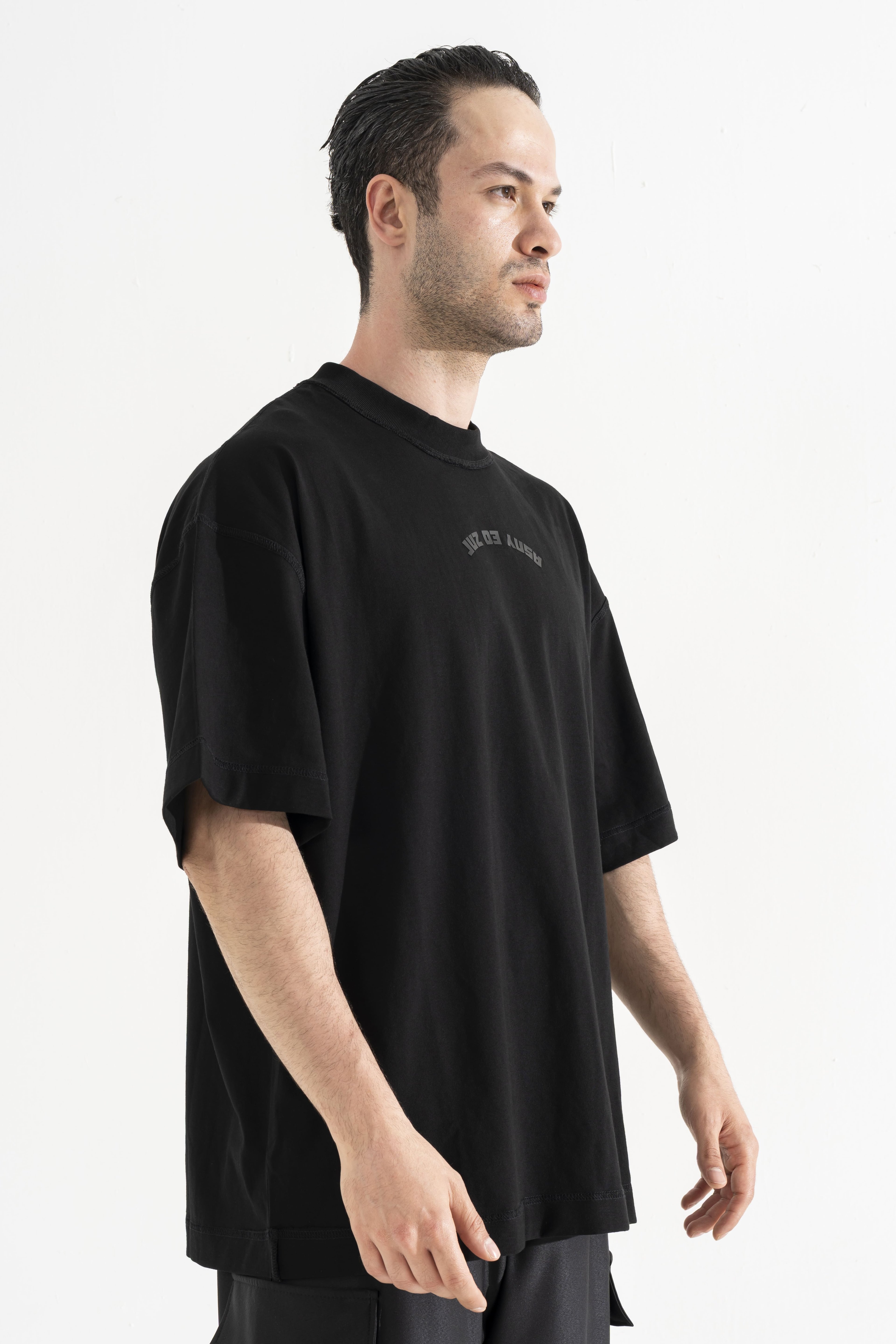 Ters Dikişli Siyah T-Shirt