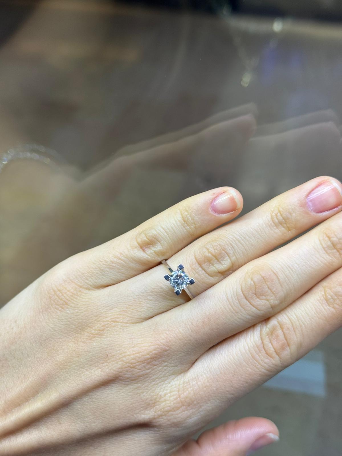 0.97 Karat H/SI Tektaş Pırlanta Yüzük 