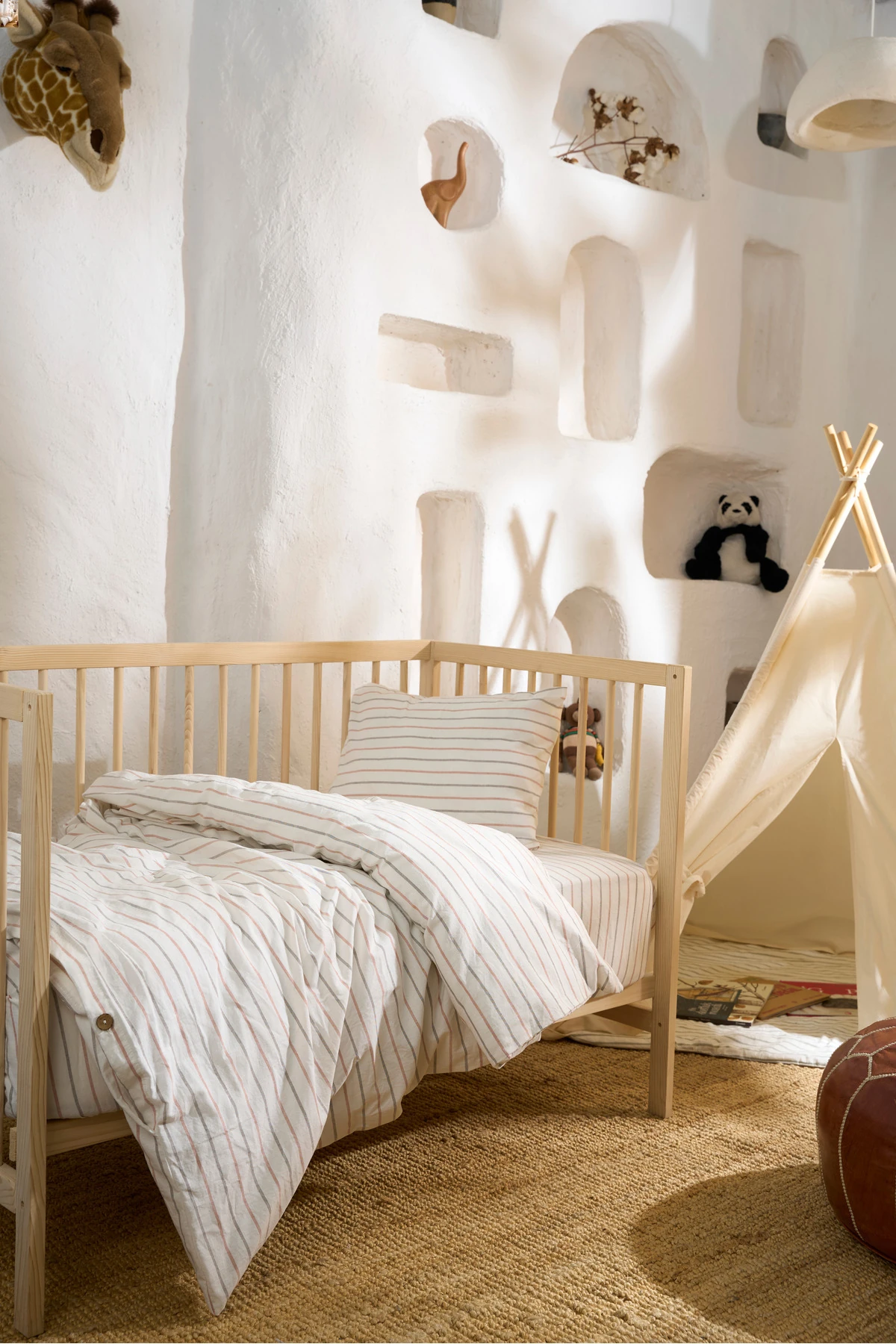 Bebek Nevresim Seti Çizgili Antrasit - Kırmızı Çizgili