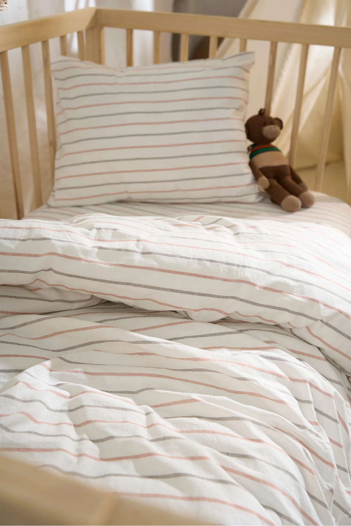 Bebek Nevresim Seti Çizgili Antrasit - Kırmızı Çizgili