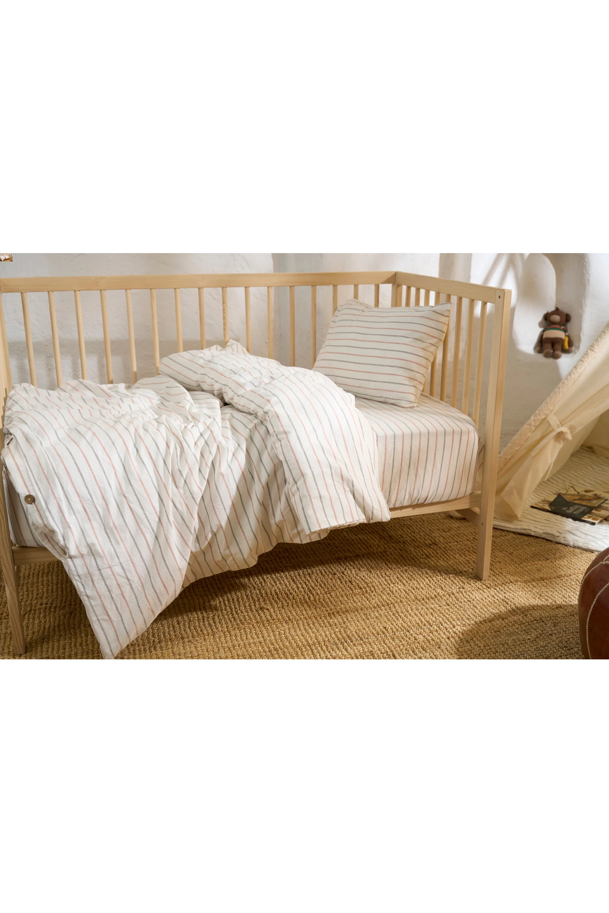 Bebek Nevresim Seti Çizgili Antrasit - Kırmızı Çizgili