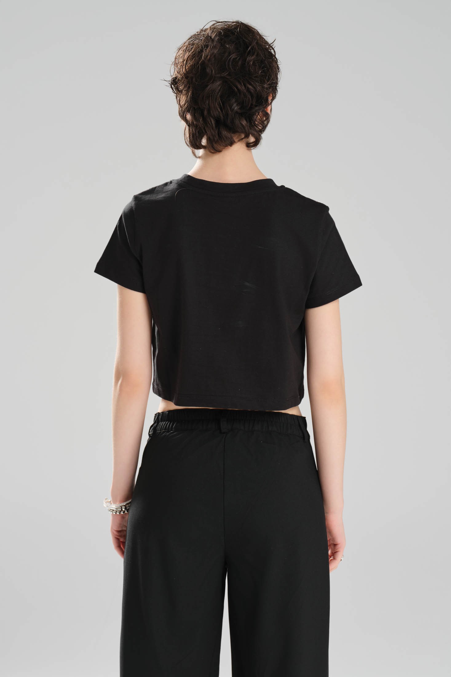 Kadın Dantel Aplikeli Tasarım Crop T-shirt