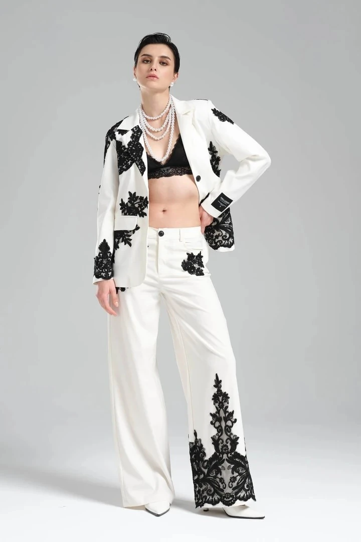 Kadın Dantel Aplikeli Tasarım Blazer Ceket