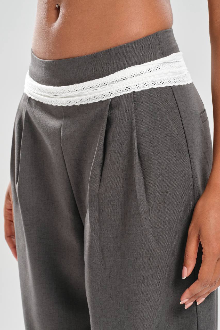 Kadın Dantel ve Pile Detaylı Tasarım Pantolon