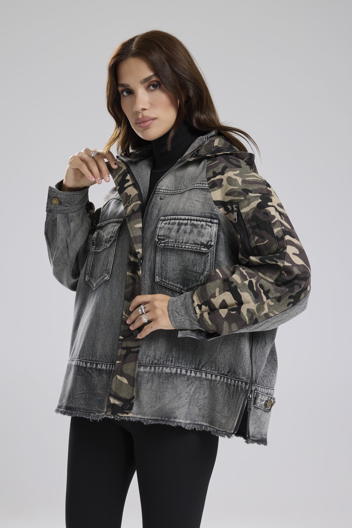 Kadın Denim ve Kamuflaj Kumaş Garnili Tasarım Oversize Ceket