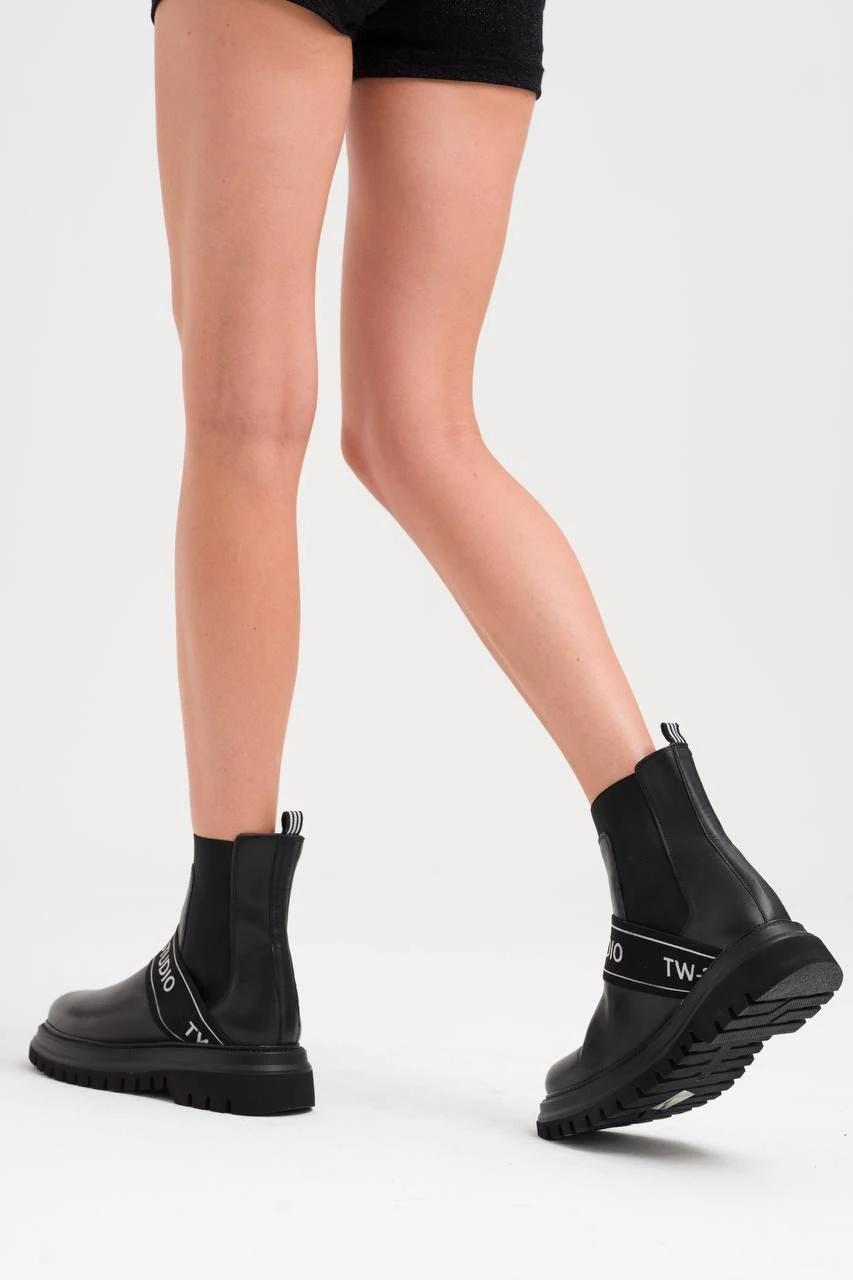 Hakiki Deri Kemer Detaylı Kadın Siyah Bot