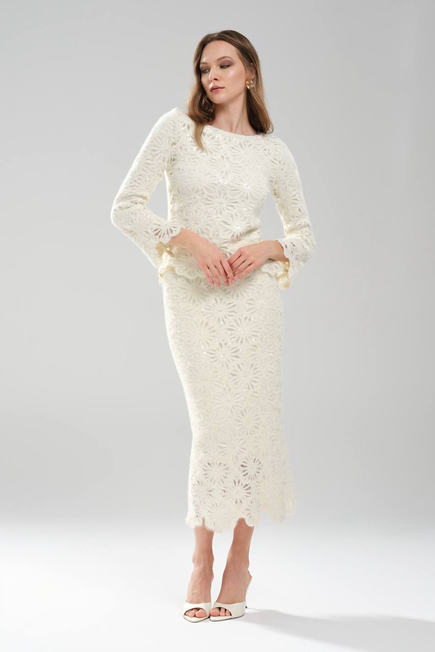 Kadın İki Parça Etek ve Bluz Triko İçi Astarlı Yakası El İşlemeli Tasarım Triko Takım