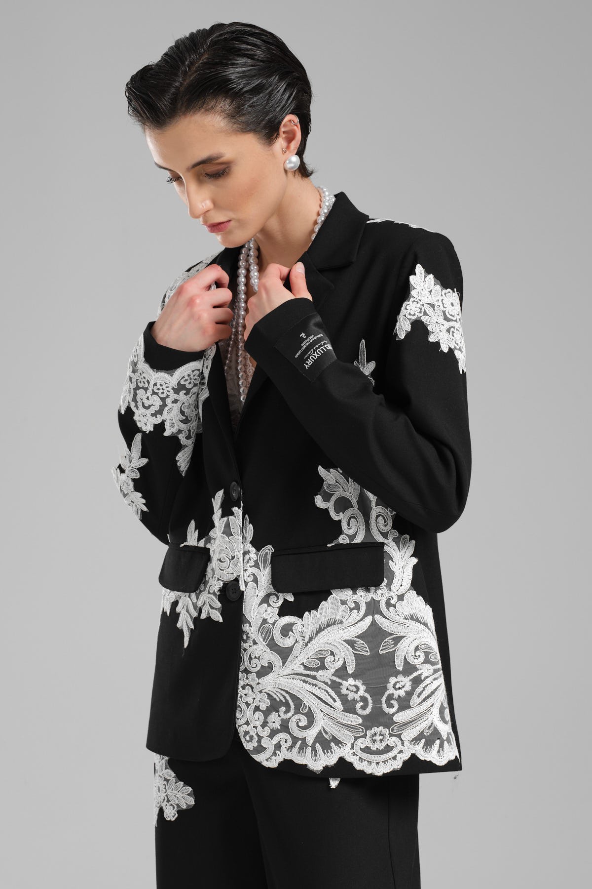 Kadın Dantel Aplikeli Tasarım Blazer Ceket