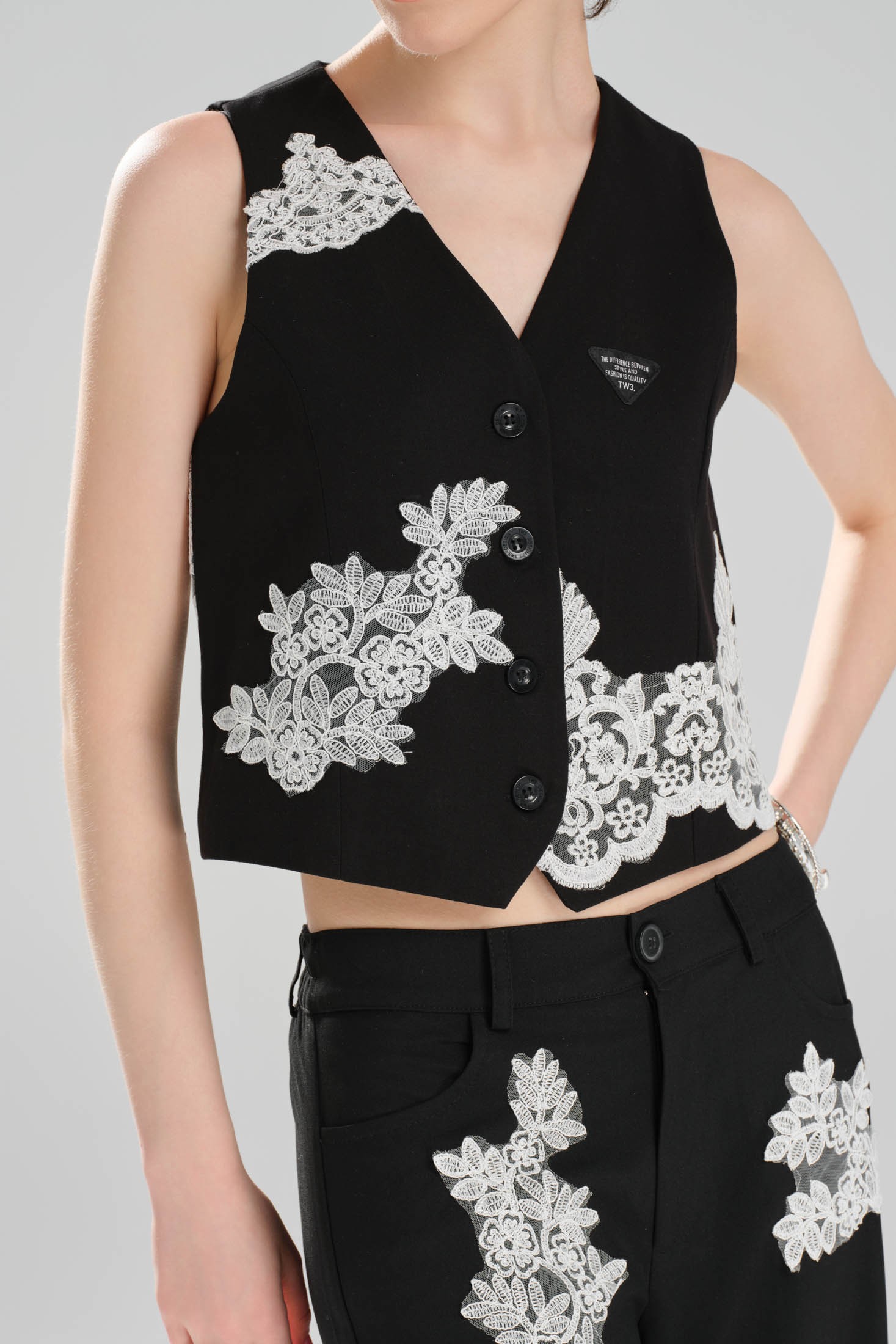 Kadın Dantel Aplikeli Tasarım Slim Fit Yelek 