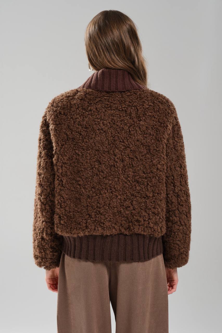 Kadın Peluş Kumaş Yakası Triko Ön Kapaması Deri Toka Detaylı Tasarım Mont Kaban