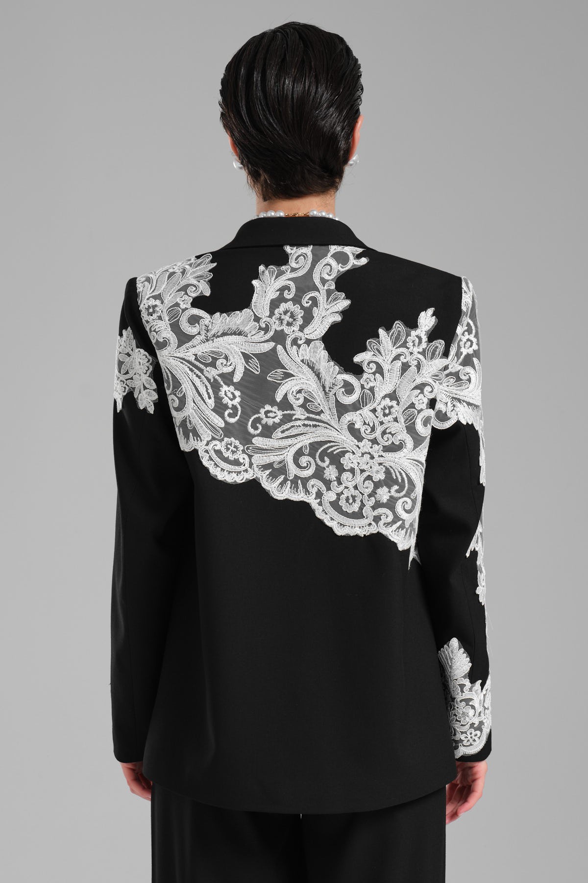 Kadın Dantel Aplikeli Tasarım Blazer Ceket