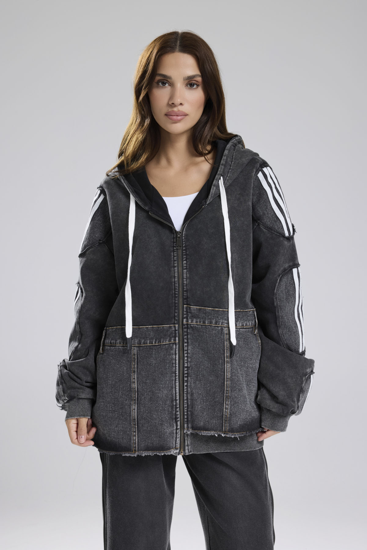 Kadın Yıkamalı Denim Garnili Kolları Şerit Detaylı Oversize Kapşonlu Tasarım Ceket