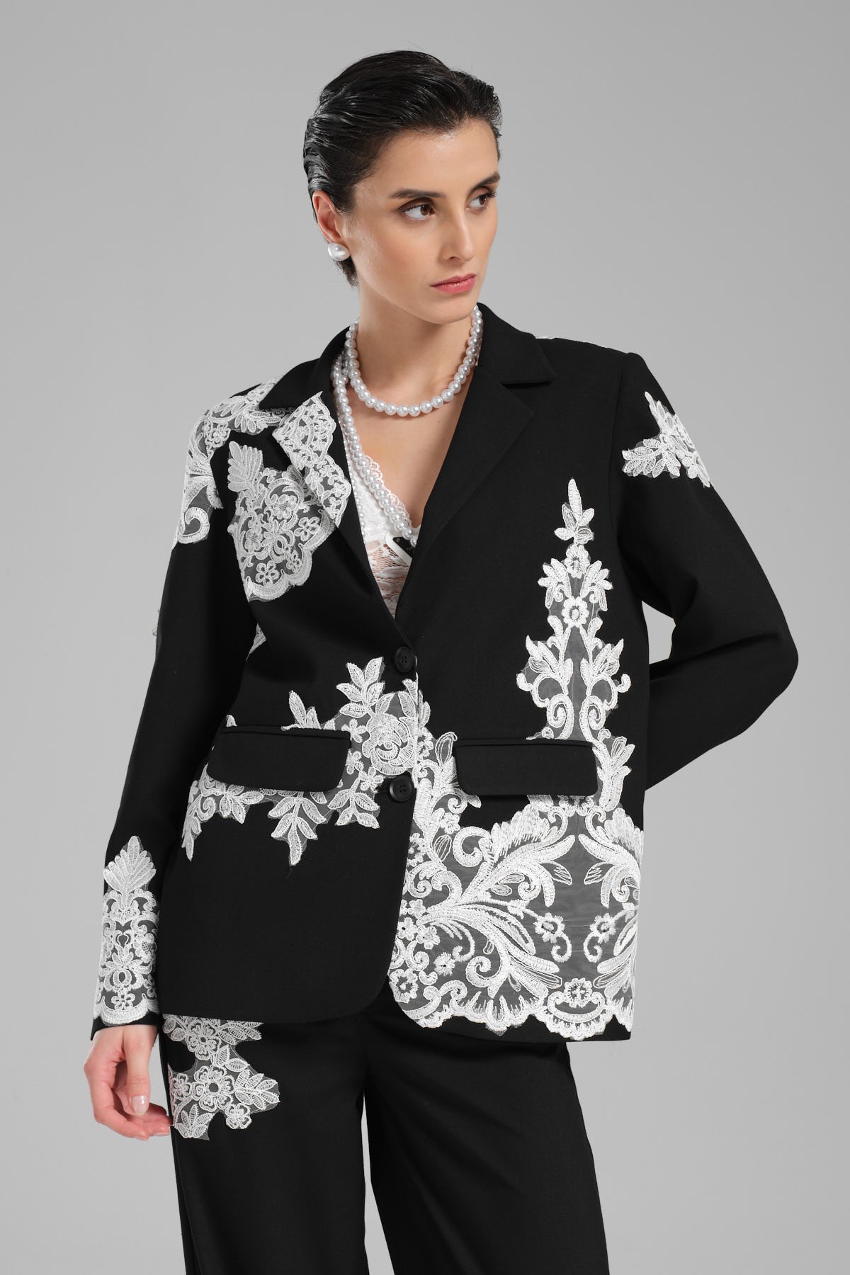 Kadın Dantel Aplikeli Tasarım Blazer Ceket