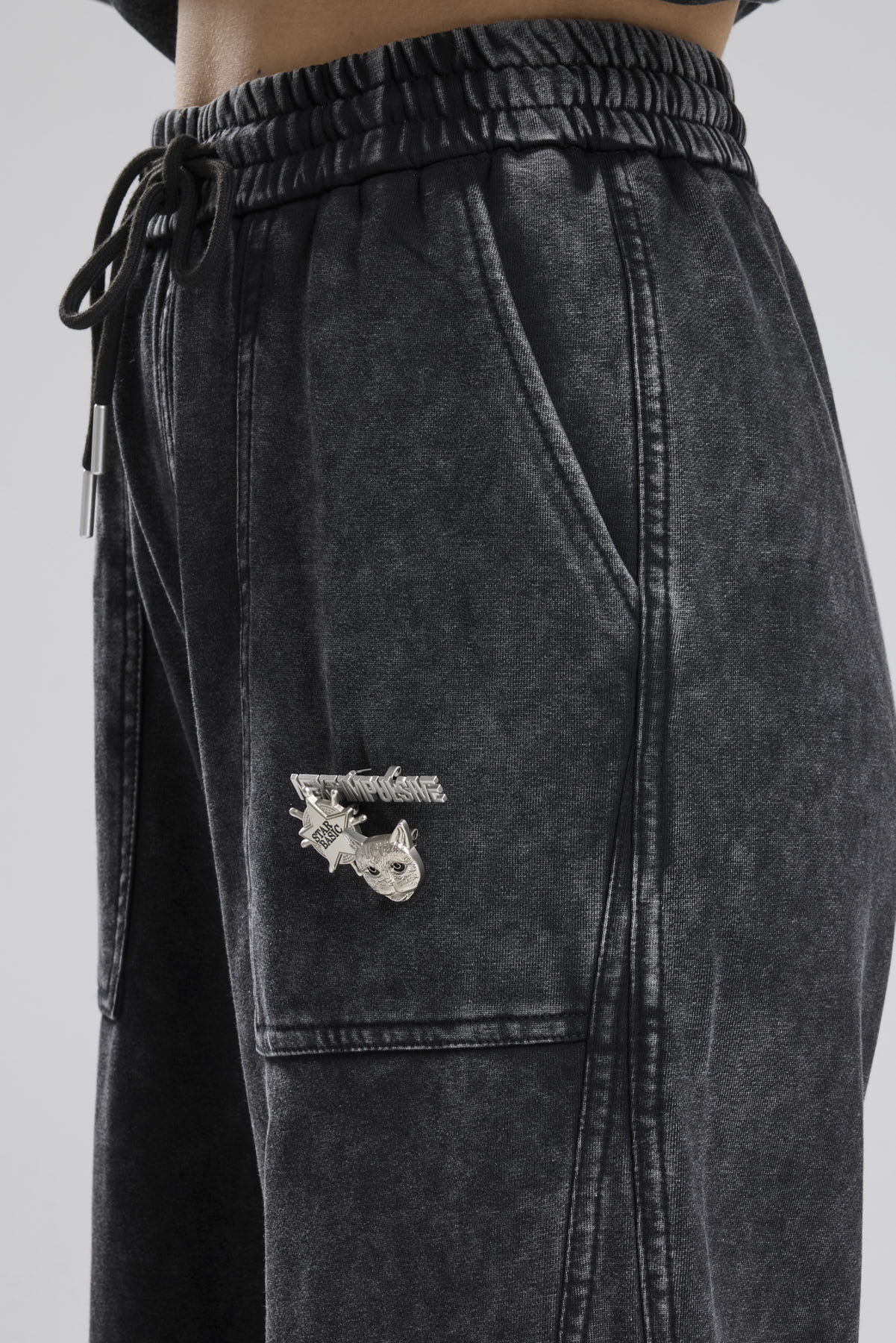 Kadın Yıkamalı Metal Broş Detaylı Tasarım Pantolon